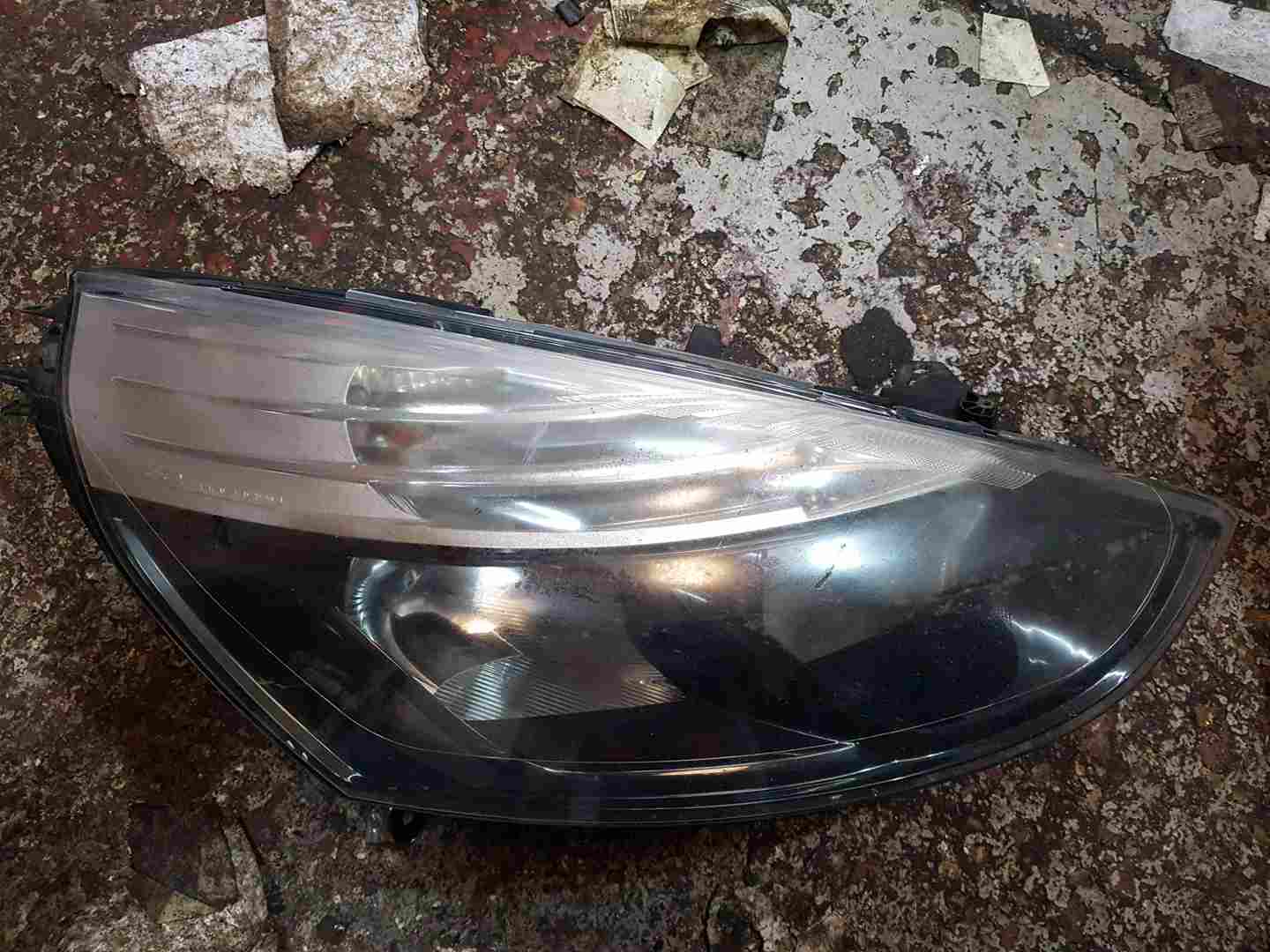 Renault Clio MK4 2013-2018 Drivers OSF Front Halogen Headlight Spares 260105942R