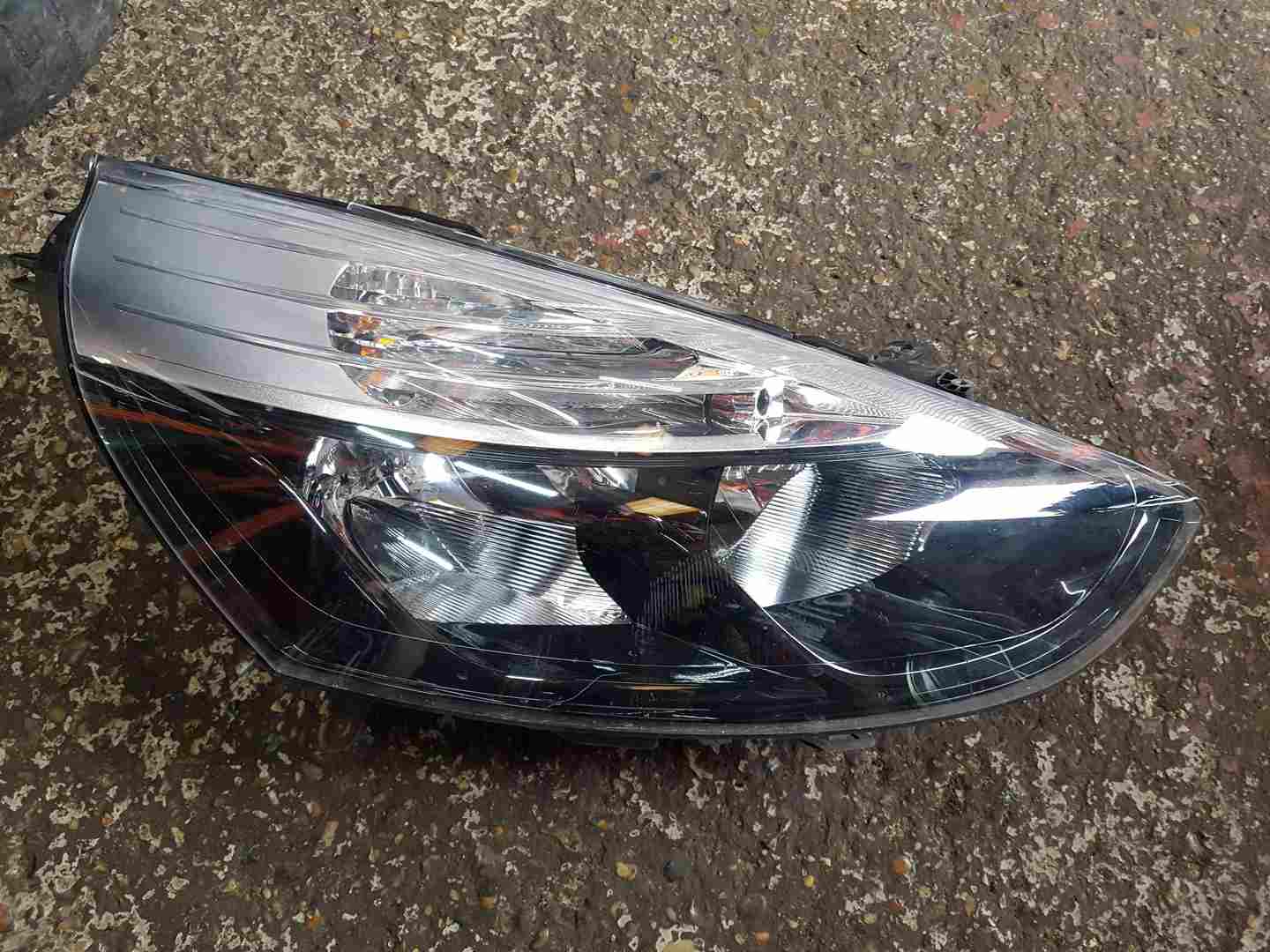 Thumb 2 Renault Clio MK4 2013-2018 Drivers OSF Front Headlight