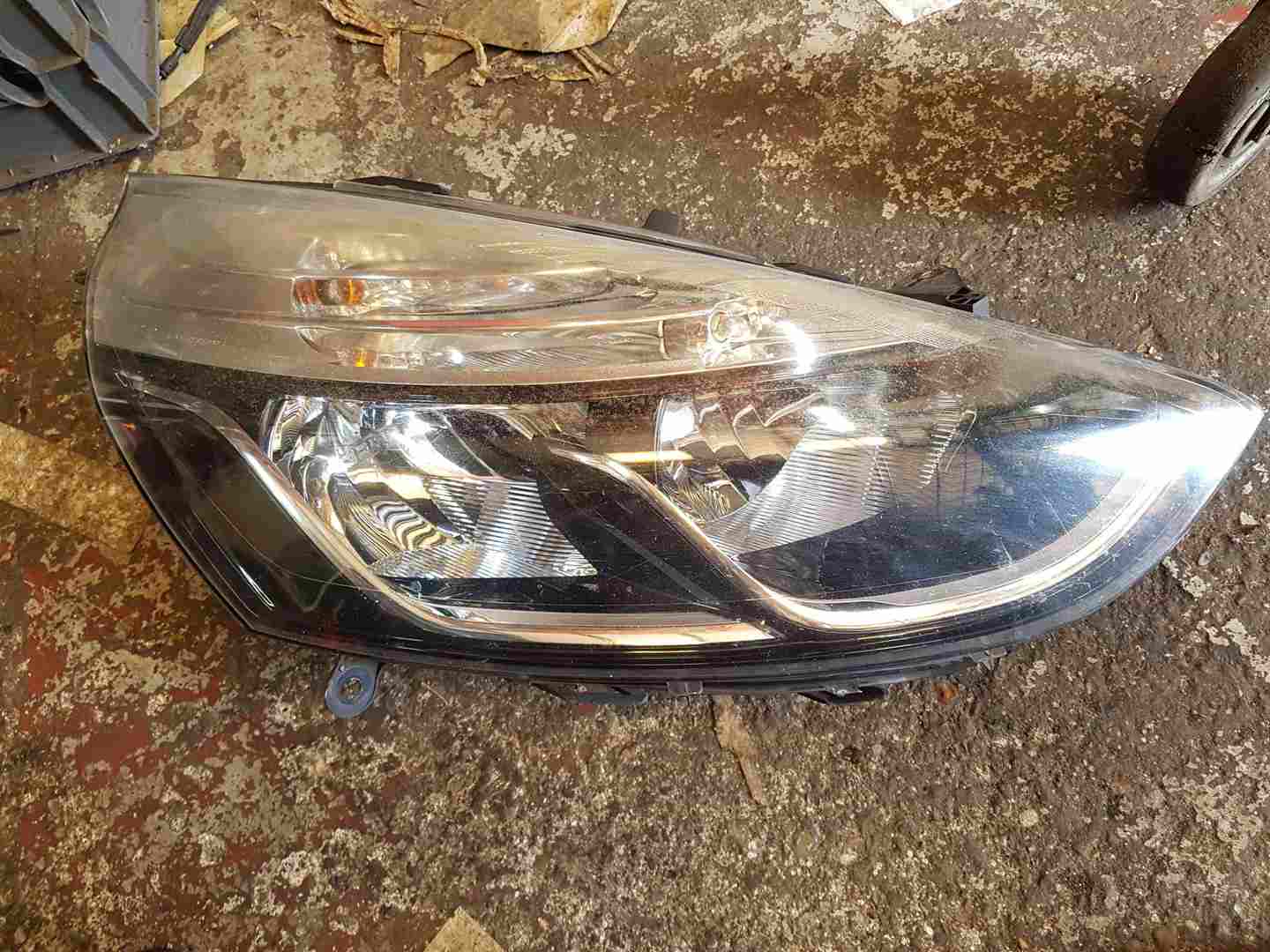 Thumb 6 Renault Clio MK4 2013-2018 Drivers OSF Front Headlight 260102482R