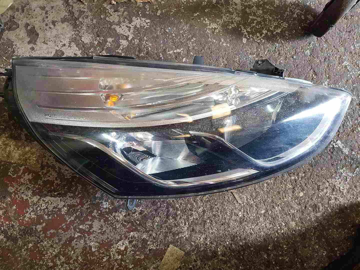 Renault Clio MK4 2013-2018 Drivers OSF Front Headlight 260102482R