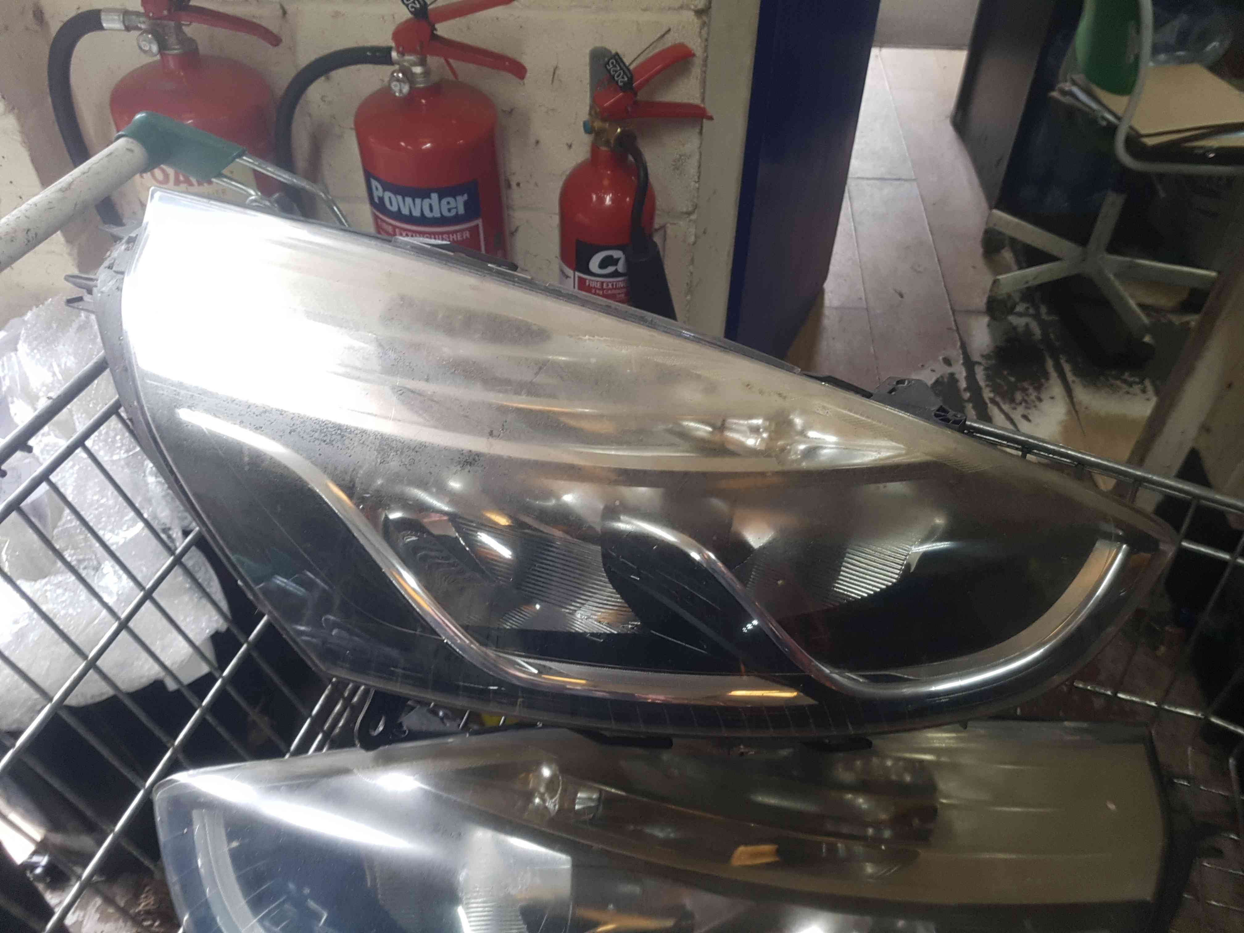 Renault Clio MK4 2013-2018 Drivers OSF Front Headlight Cloudy  260102482R