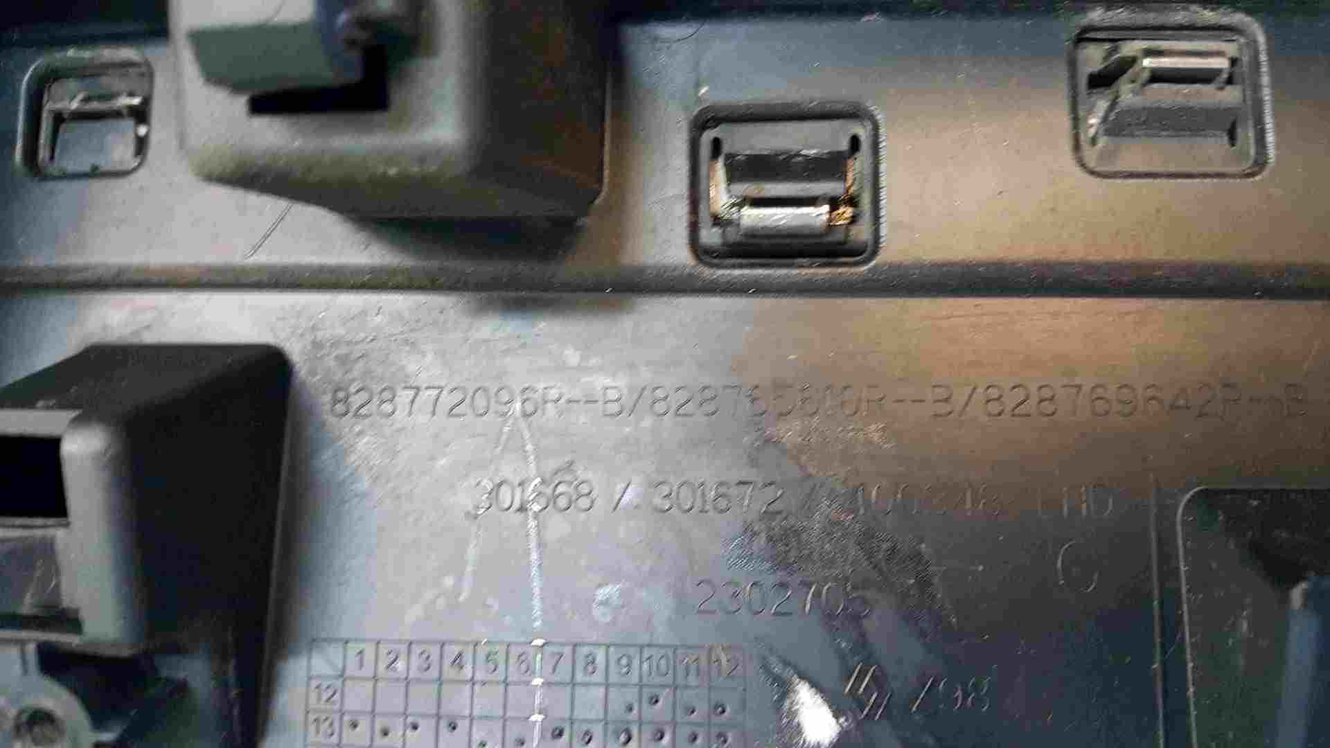 Thumb 3 Renault Clio MK4 2013-2018 Passenger NSF Front Door Moulding Trim 828772096R