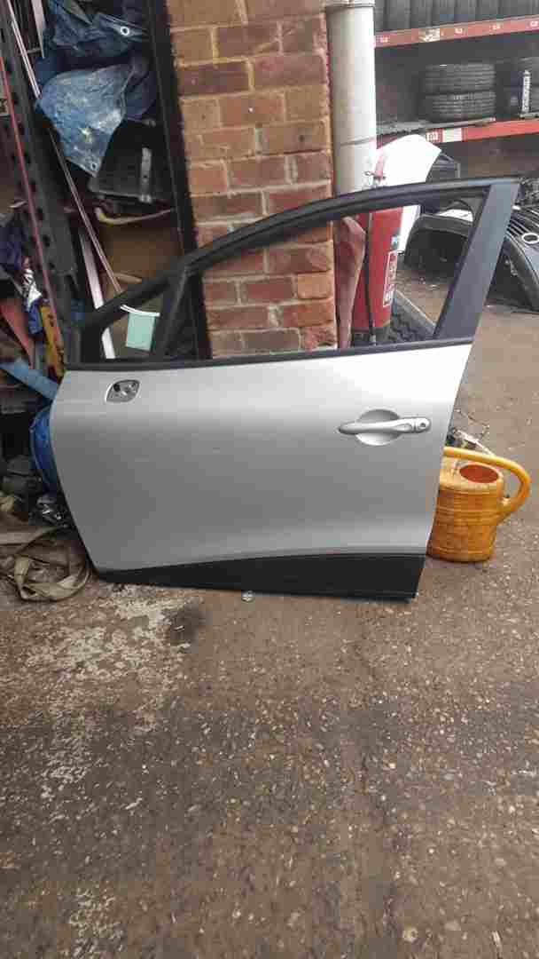 Thumb 6 Renault Clio MK4 2013-2018 Passenger NSF Front Door Silver Ted69 Grade B