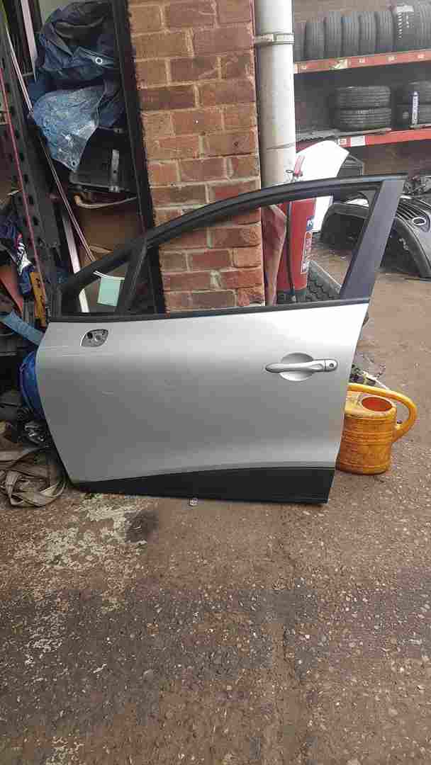 Thumb 7 Renault Clio MK4 2013-2018 Passenger NSF Front Door Silver Ted69 Grade B