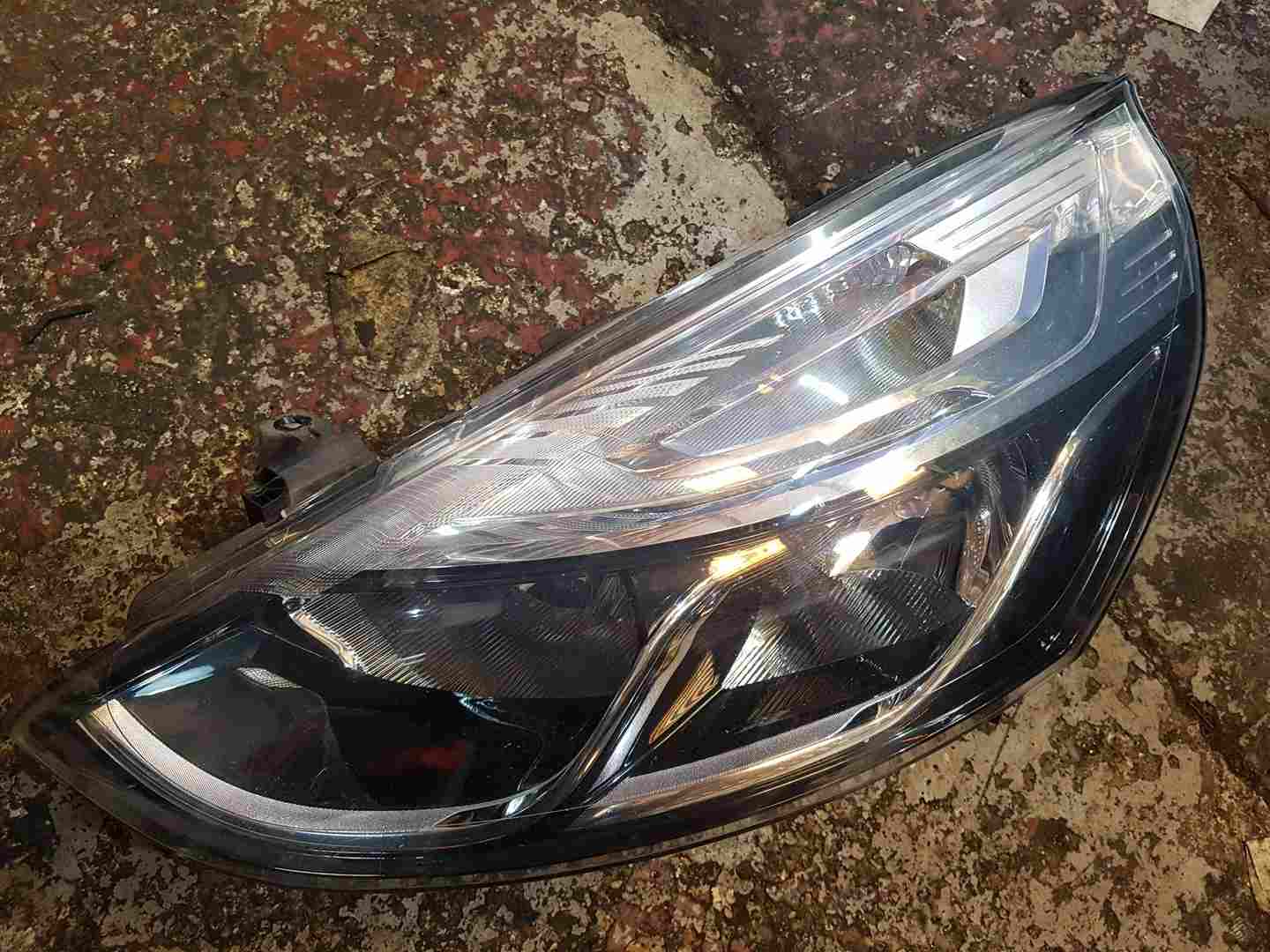 Thumb 2 Renault Clio MK4 2013-2018 Passenger NSF Front Headlight 260602696R