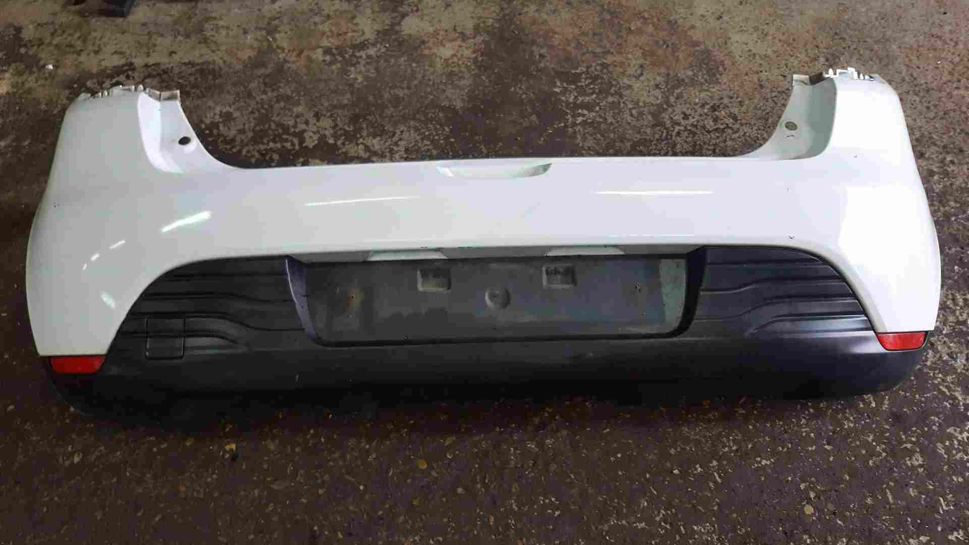 Thumb 8 Renault Clio MK4 2013-2018 Rear Bumper White Ov369 Damaged
