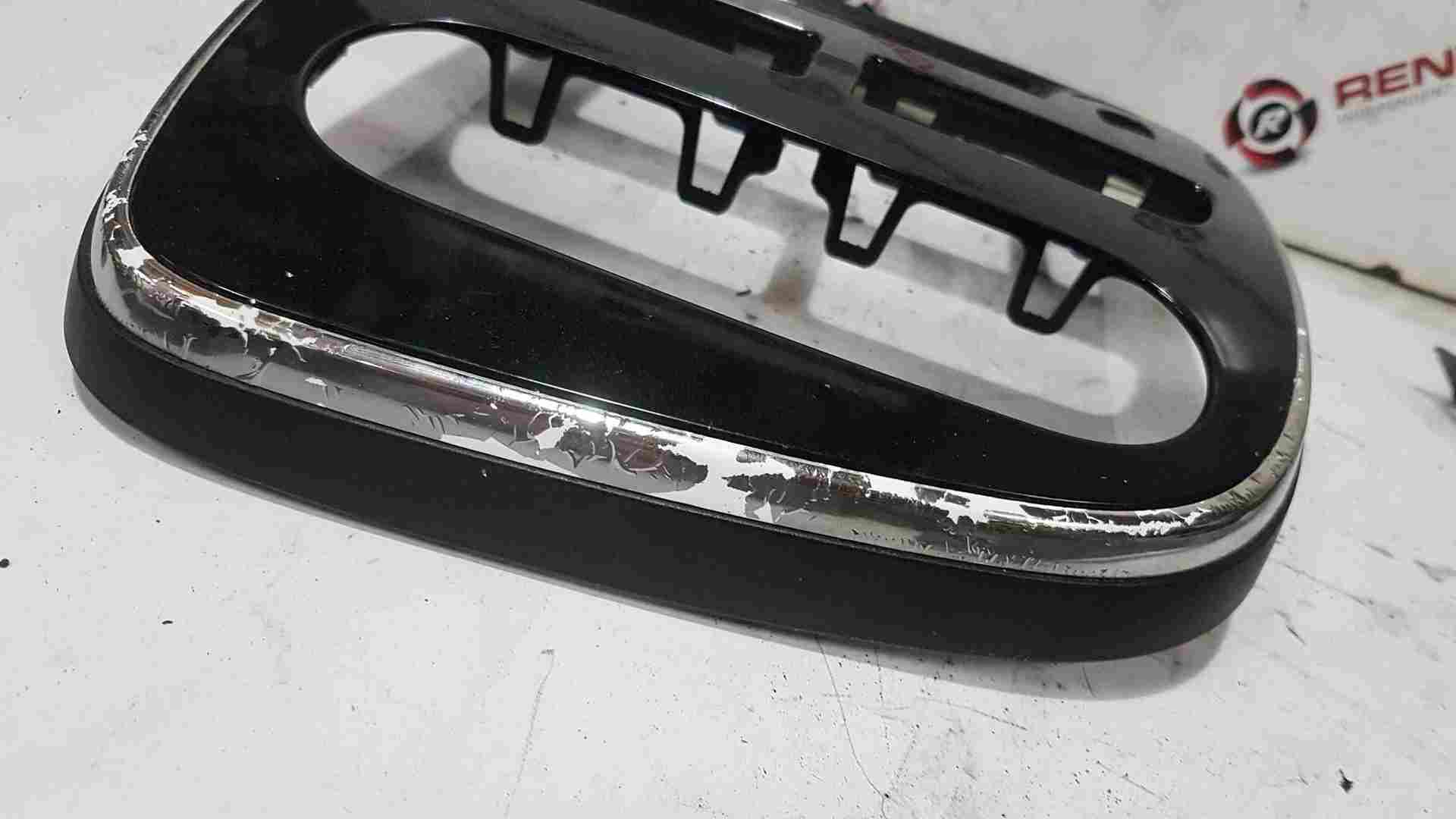 Thumb 3 Renault Clio MK4 2013-2019 Centre Dashboard Heater Display Surround Chrome Black