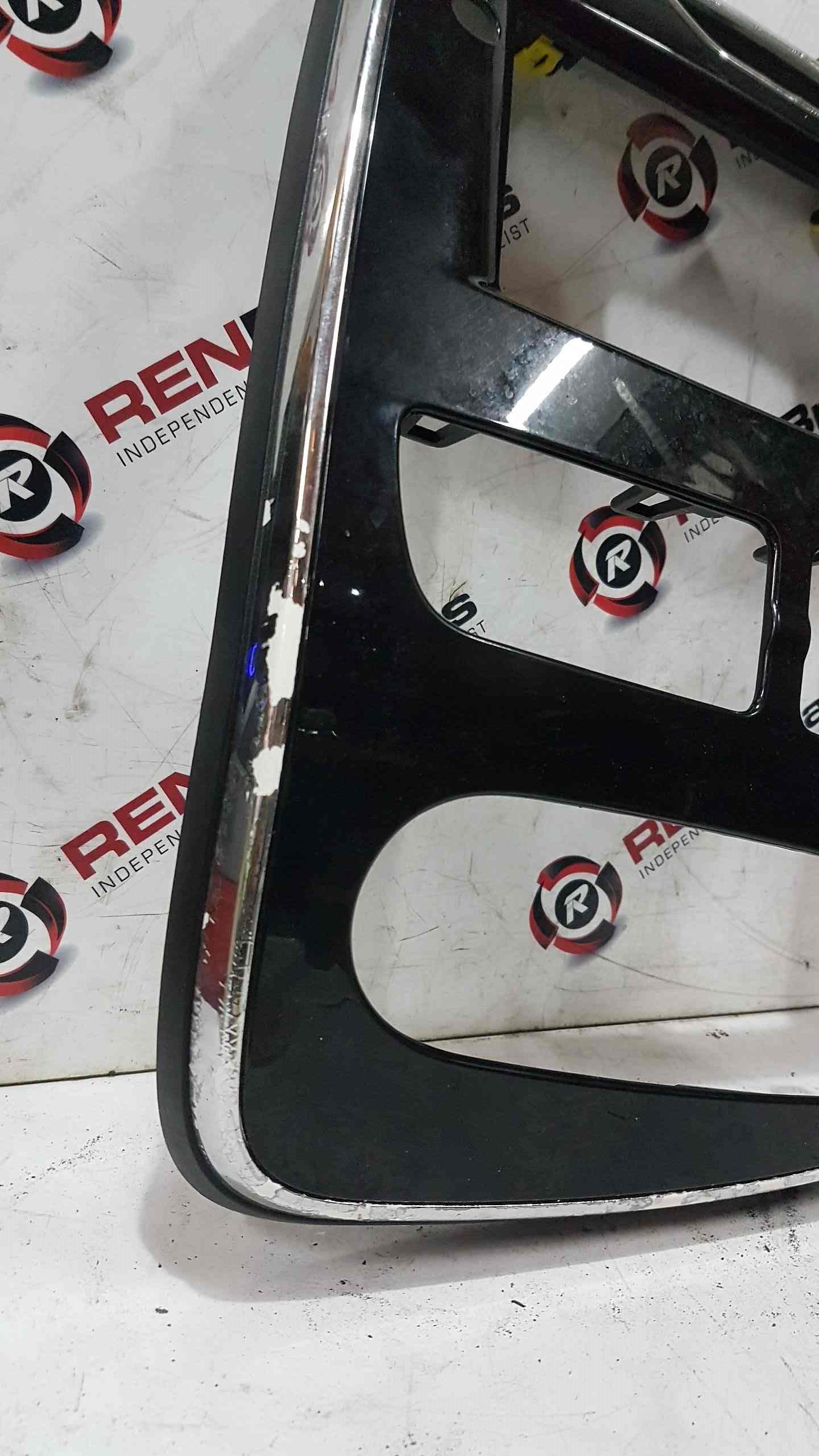 Renault Clio MK4 2013-2019 Centre Dashboard Heater Display Surround Chrome Black