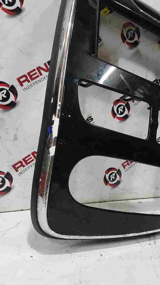 Thumb 2 Renault Clio MK4 2013-2019 Centre Dashboard Heater Display Surround Chrome Black