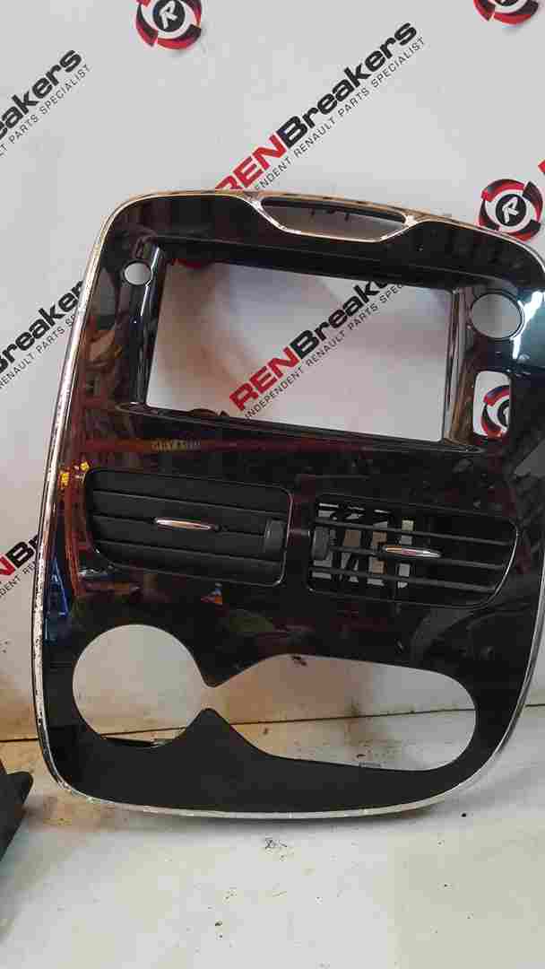 Renault Clio MK4 2013-2019 Centre Heater Vents + Chrome Black Surround Trim