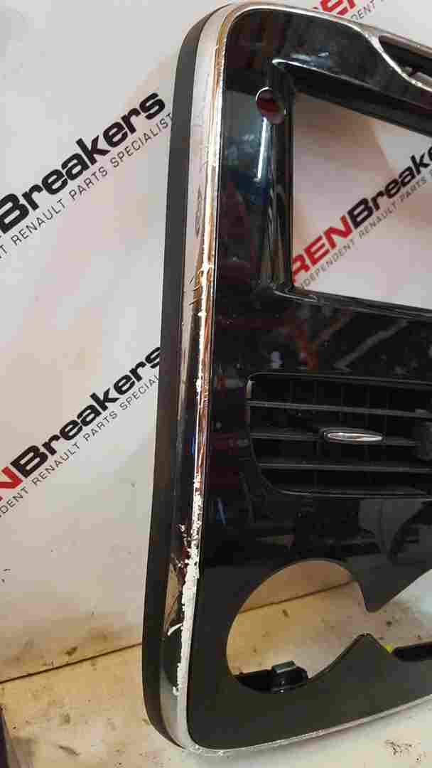 Thumb 2 Renault Clio MK4 2013-2019 Centre Heater Vents + Chrome Black Surround Trim