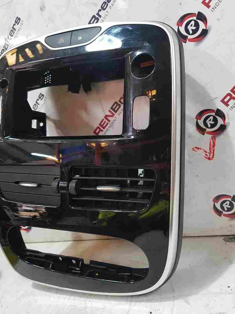 Thumb 4 Renault Clio MK4 2013-2019 Centre Heater Vents + Chrome Black Surround Trim