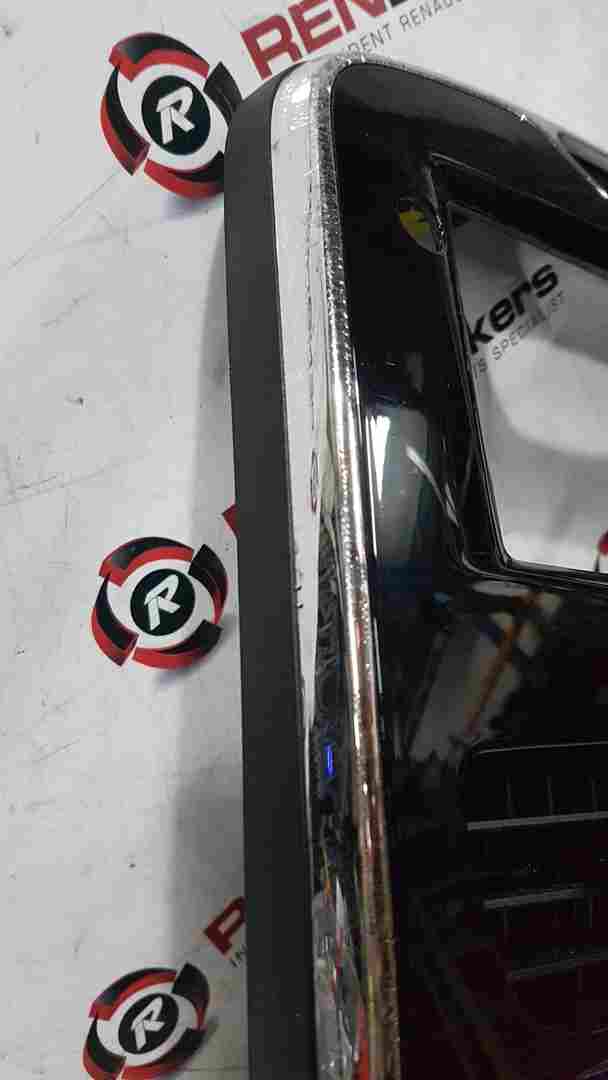 Thumb 4 Renault Clio MK4 2013-2019 Centre Heater Vents + Chrome Black Surround Trim