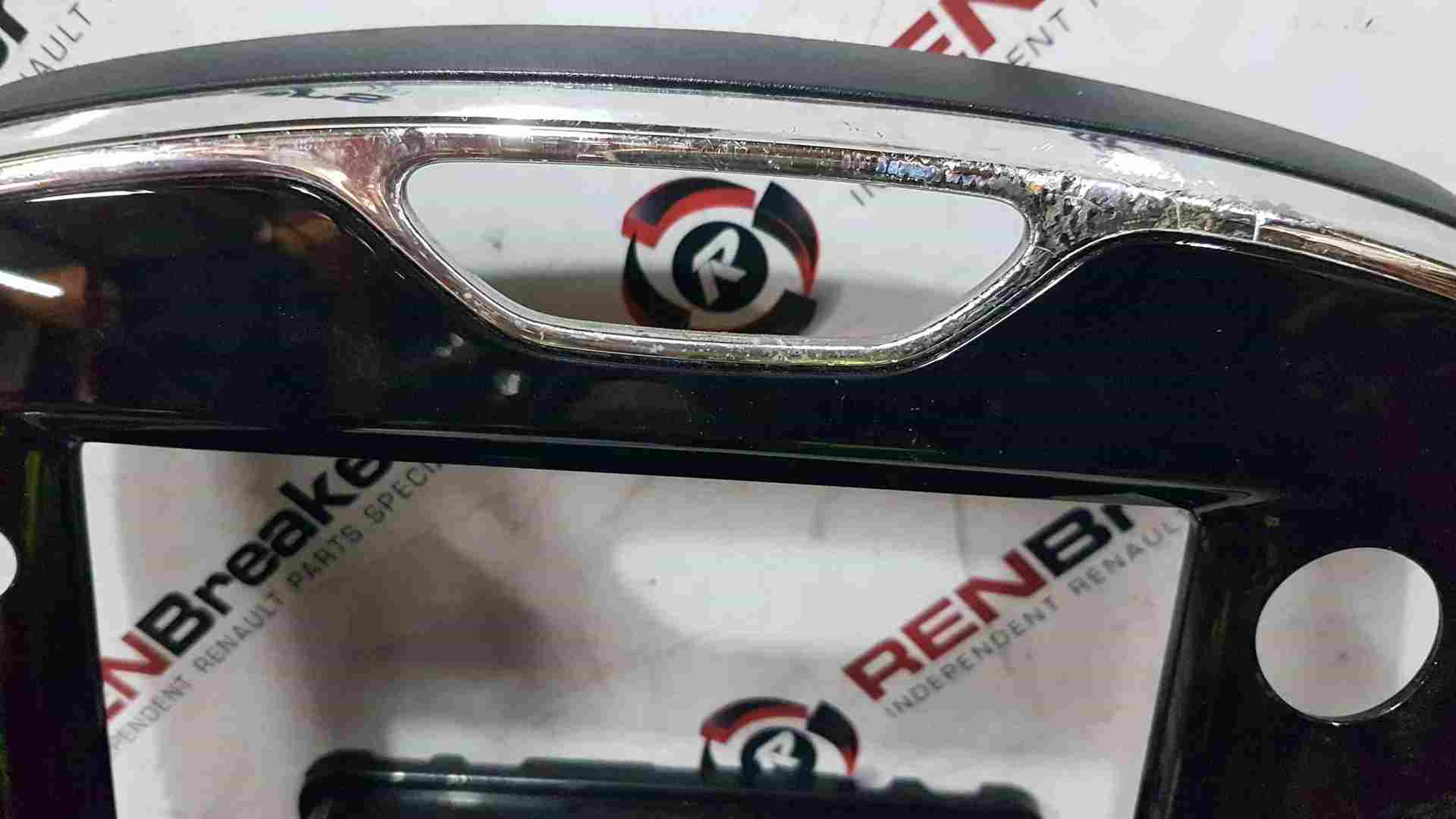 Thumb 3 Renault Clio MK4 2013-2019 Centre Heater Vents + Chrome Black Surround Trim
