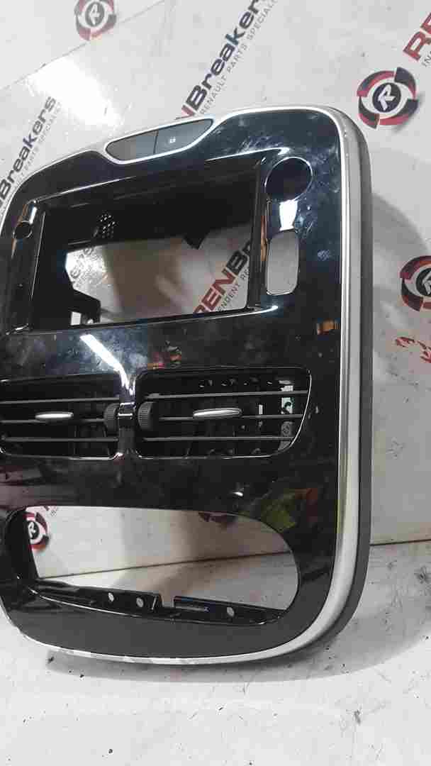Thumb 7 Renault Clio MK4 2013-2019 Centre Heater Vents + Chrome Black Surround Trim