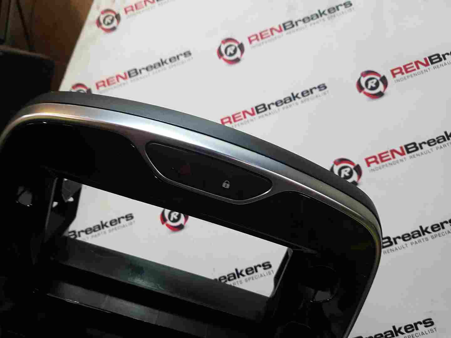 Thumb 6 Renault Clio MK4 2013-2019 Centre Heater Vents + Chrome Black Surround Trim