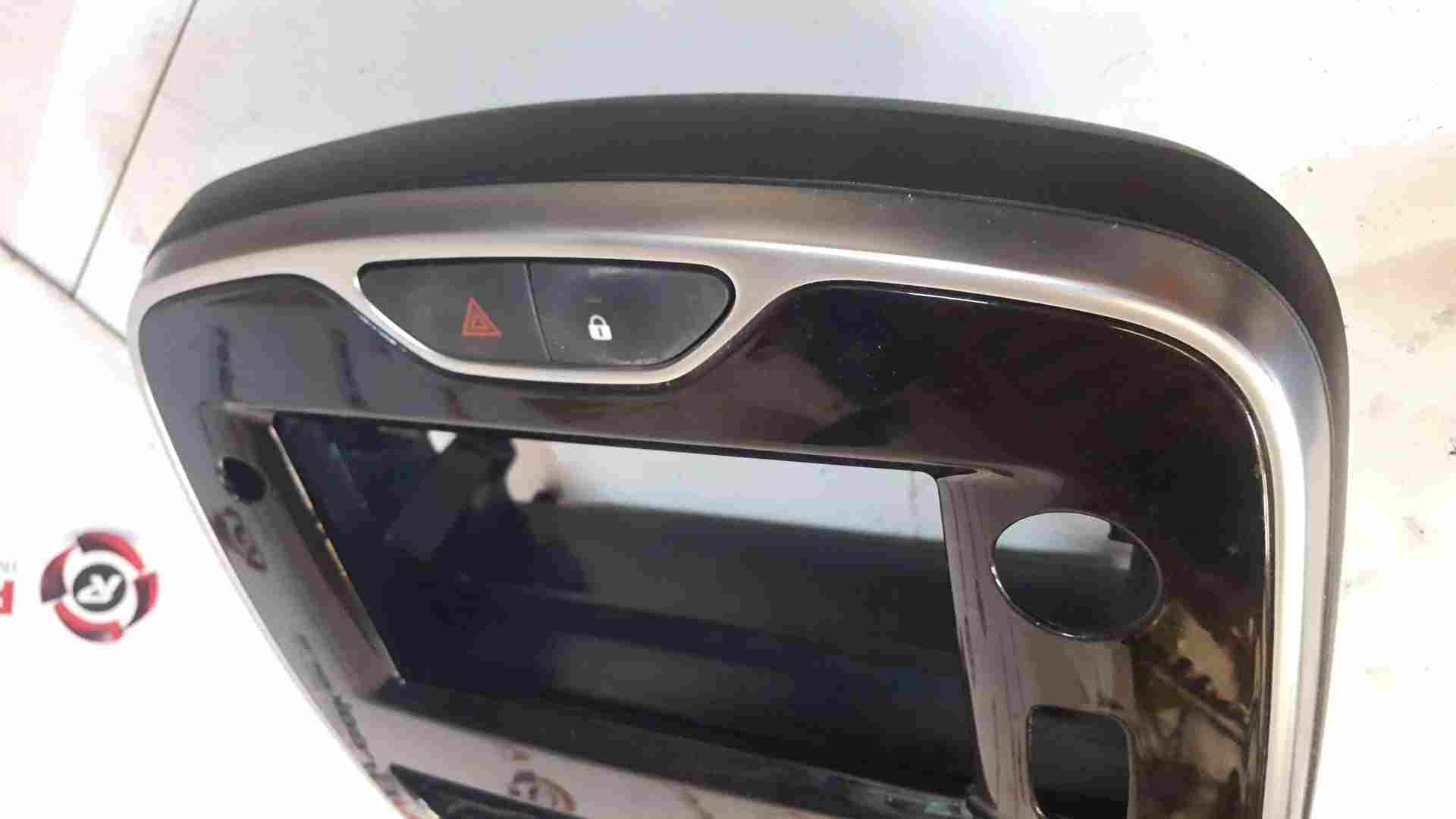Thumb 5 Renault Clio MK4 2013-2019 Centre Heater Vents + Chrome Black Surround Trim