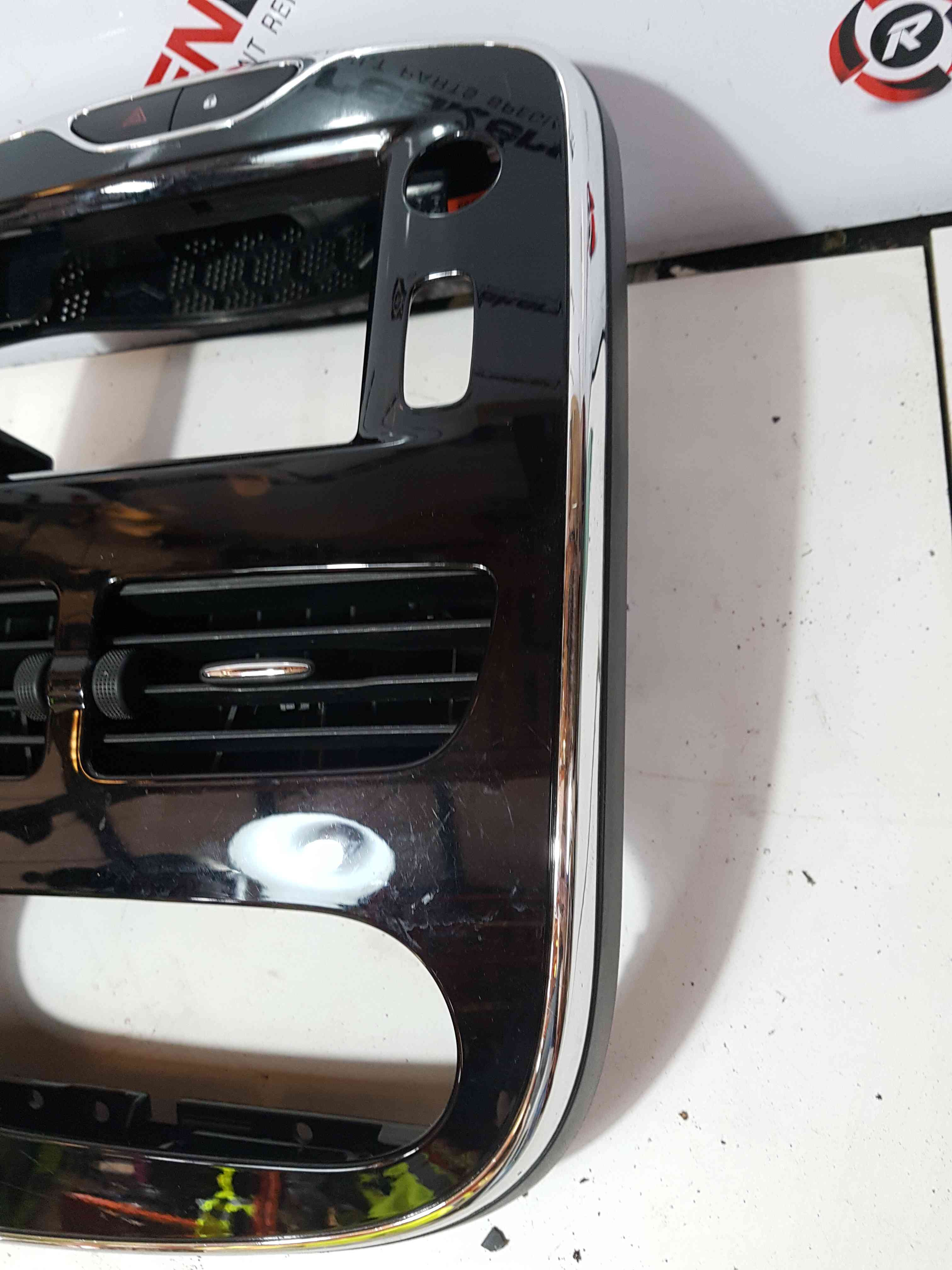 Thumb 5 Renault Clio MK4 2013-2019 Centre Heater Vents + Chrome Black Surround Trim