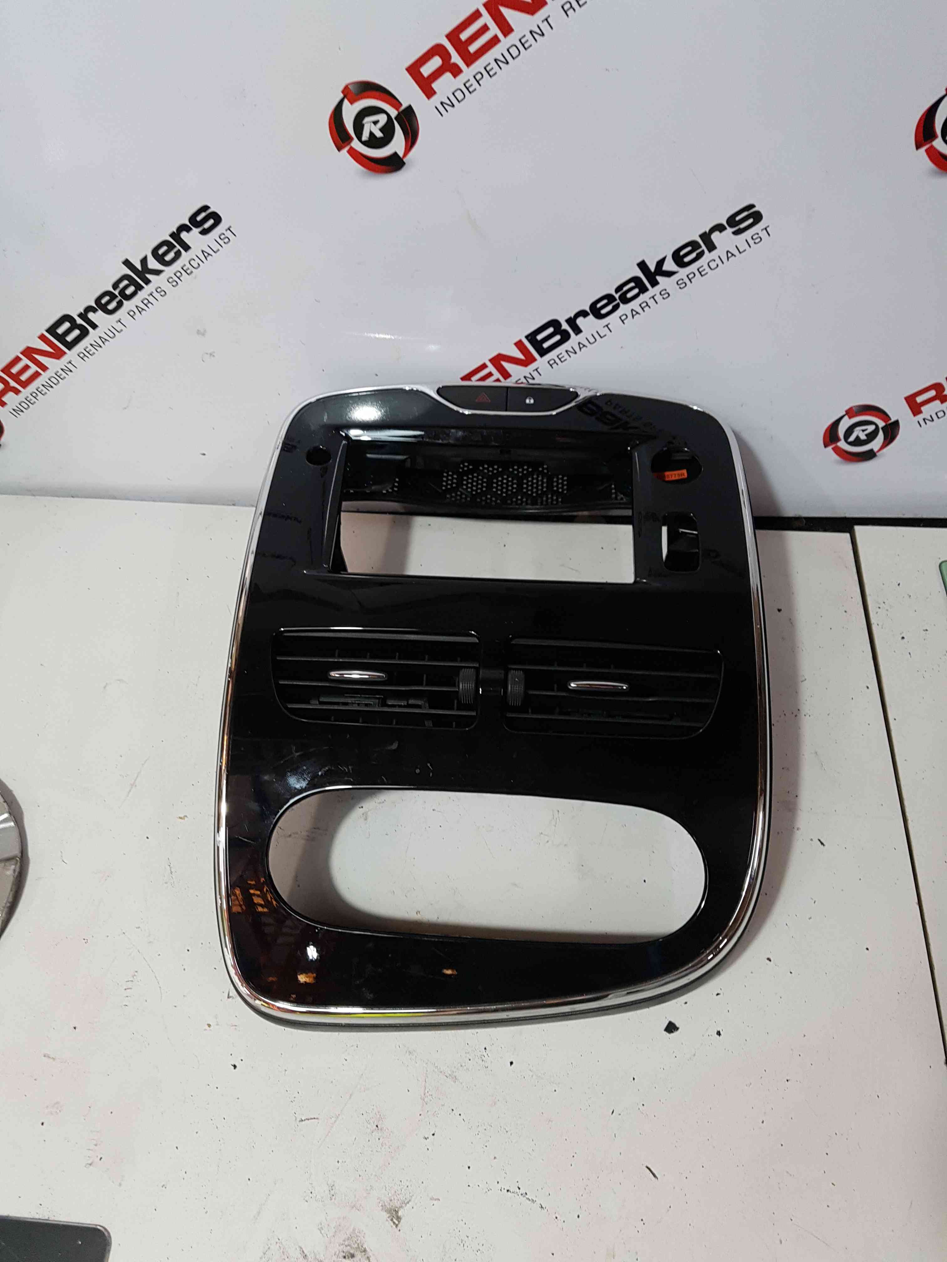 Thumb 7 Renault Clio MK4 2013-2019 Centre Heater Vents + Chrome Black Surround Trim