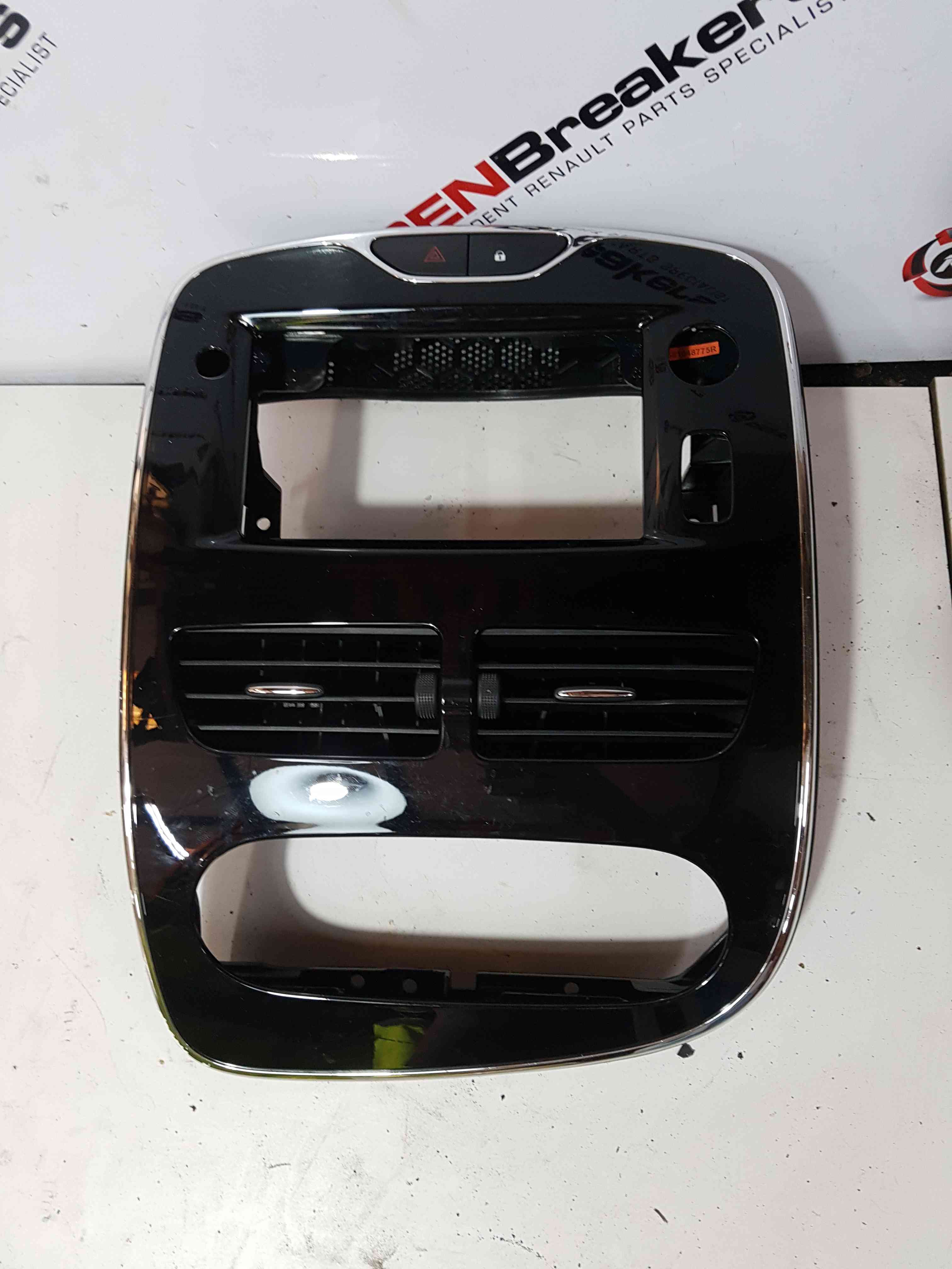 Thumb 8 Renault Clio MK4 2013-2019 Centre Heater Vents + Chrome Black Surround Trim