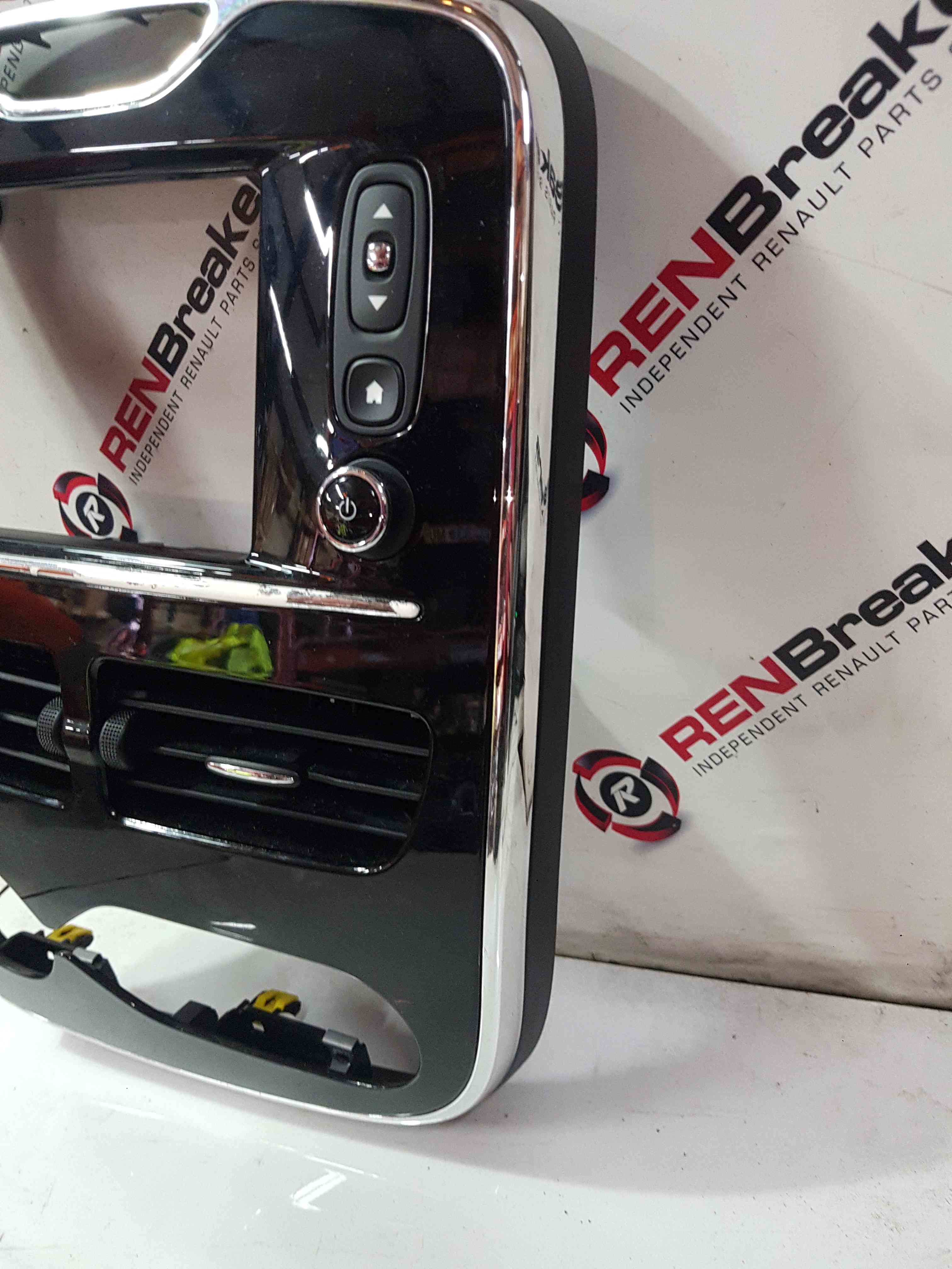 Thumb 5 Renault Clio MK4 2013-2019 Centre Heater Vents + Chrome Black Surround Trim