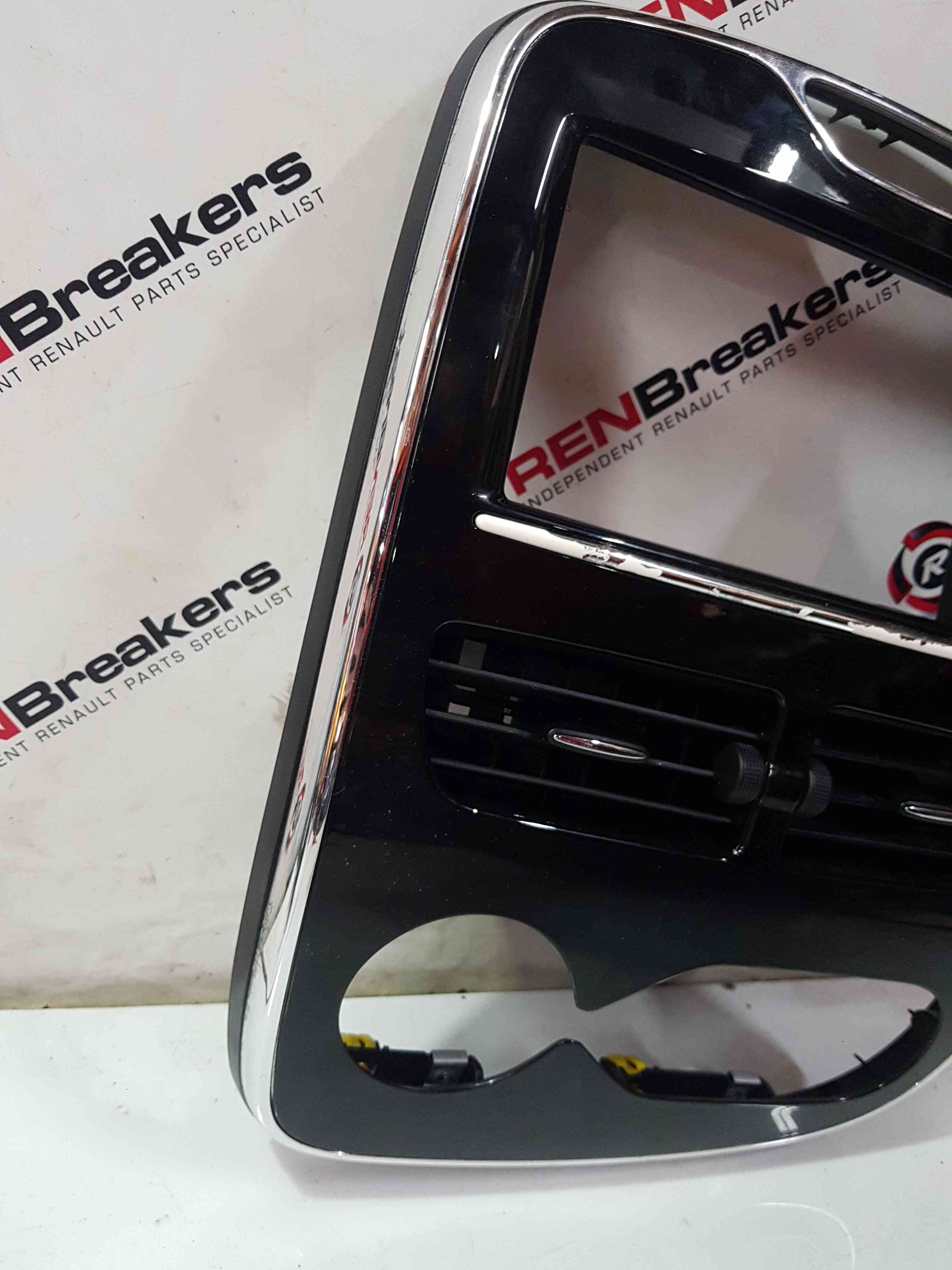 Thumb 6 Renault Clio MK4 2013-2019 Centre Heater Vents + Chrome Black Surround Trim