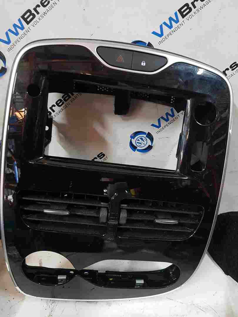 Renault Clio MK4 2013-2019 Centre Heater Vents + Chrome Black Surround Trim