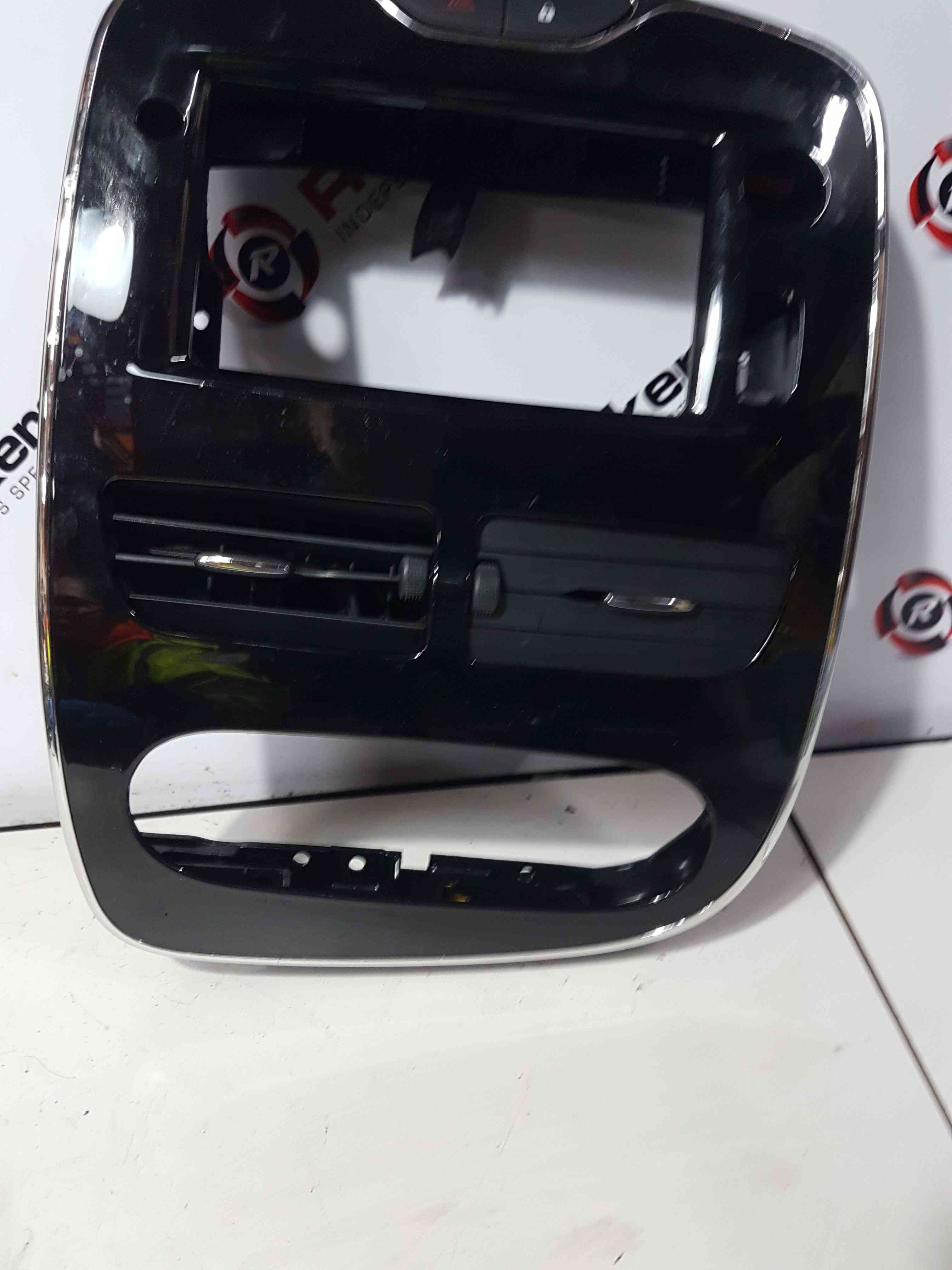 Thumb 4 Renault Clio MK4 2013-2019 Centre Heater Vents + Heater Surround Panel