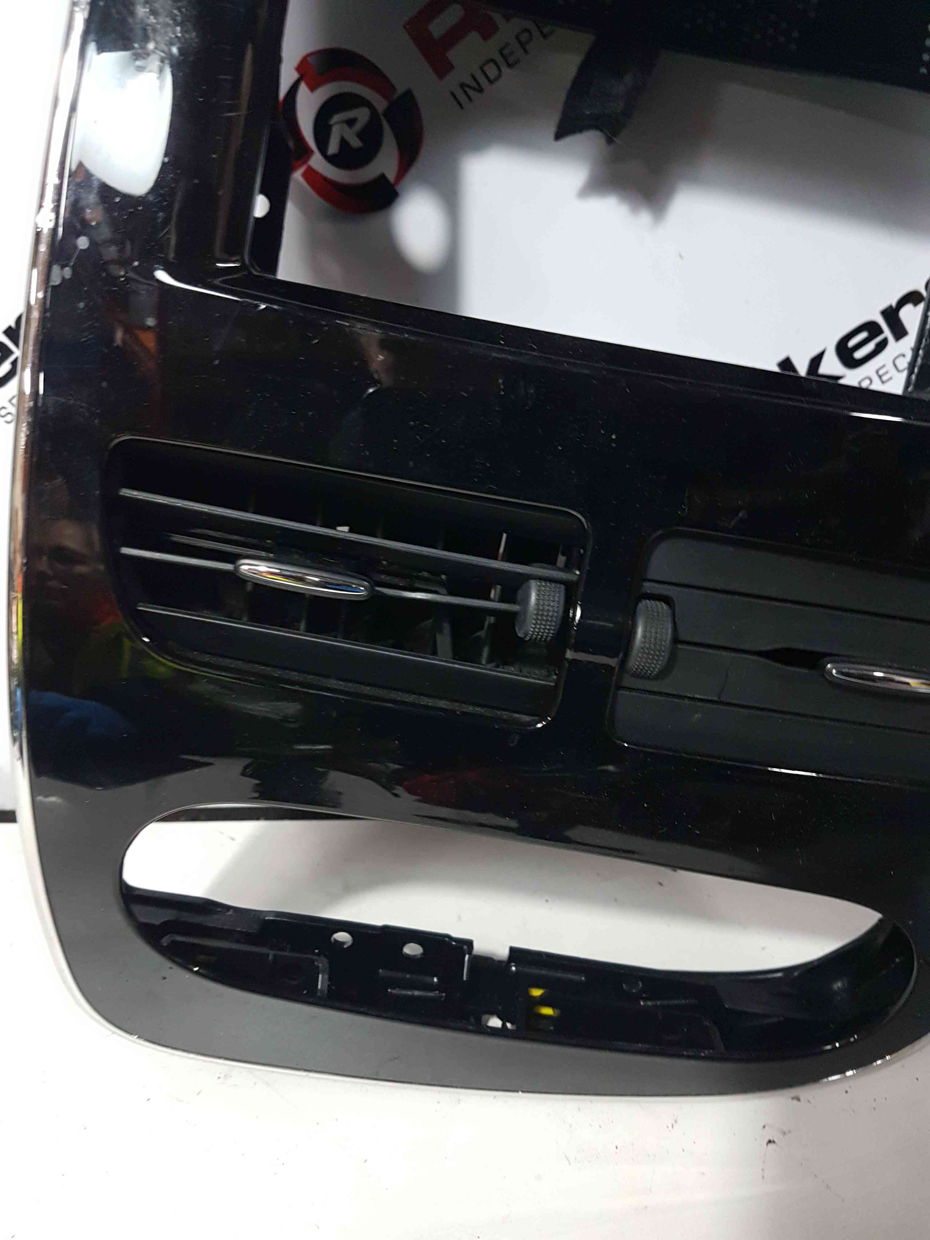 Thumb 6 Renault Clio MK4 2013-2019 Centre Heater Vents + Heater Surround Panel