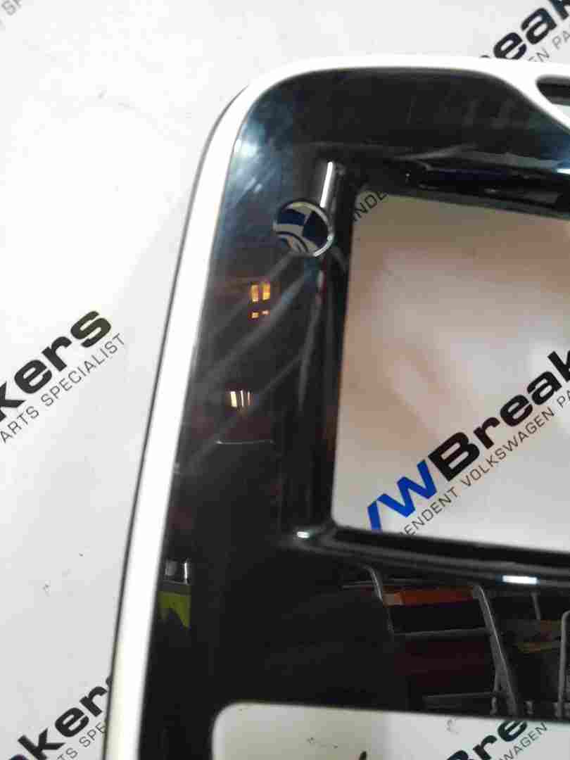 Thumb 2 Renault Clio MK4 2013-2019 Centre Heater Vents + White Surround Trim 682605523R