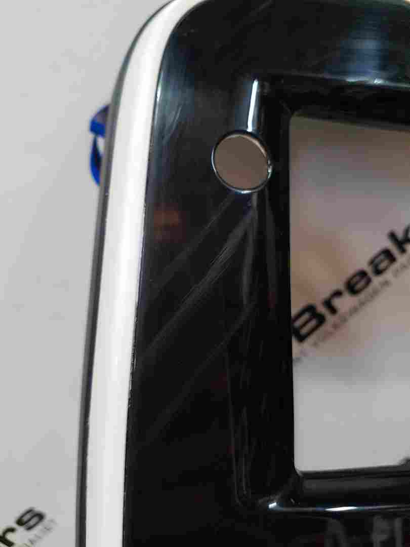 Thumb 4 Renault Clio MK4 2013-2019 Centre Heater Vents + White Surround Trim 682605523R