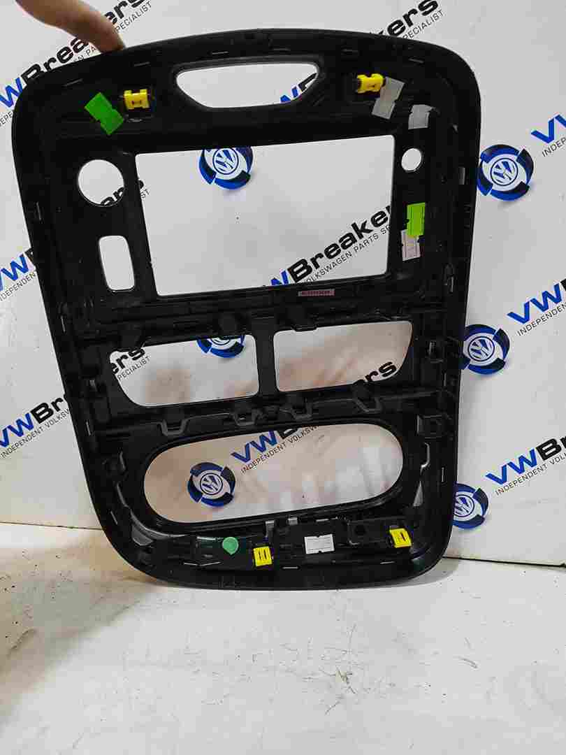 Thumb 6 Renault Clio MK4 2013-2019 Centre Heater Vents + White Surround Trim 682605523R