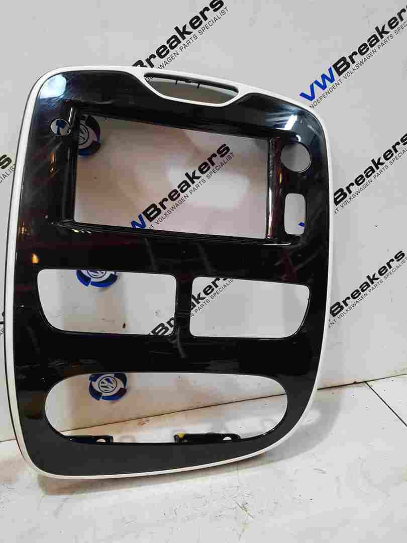 Thumb 7 Renault Clio MK4 2013-2019 Centre Heater Vents + White Surround Trim 682605523R