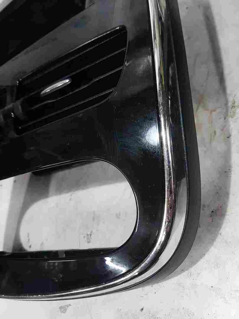 Thumb 6 Renault Clio MK4 2013-2019 Centre Media Player Heater Chrome Black Surround Trim