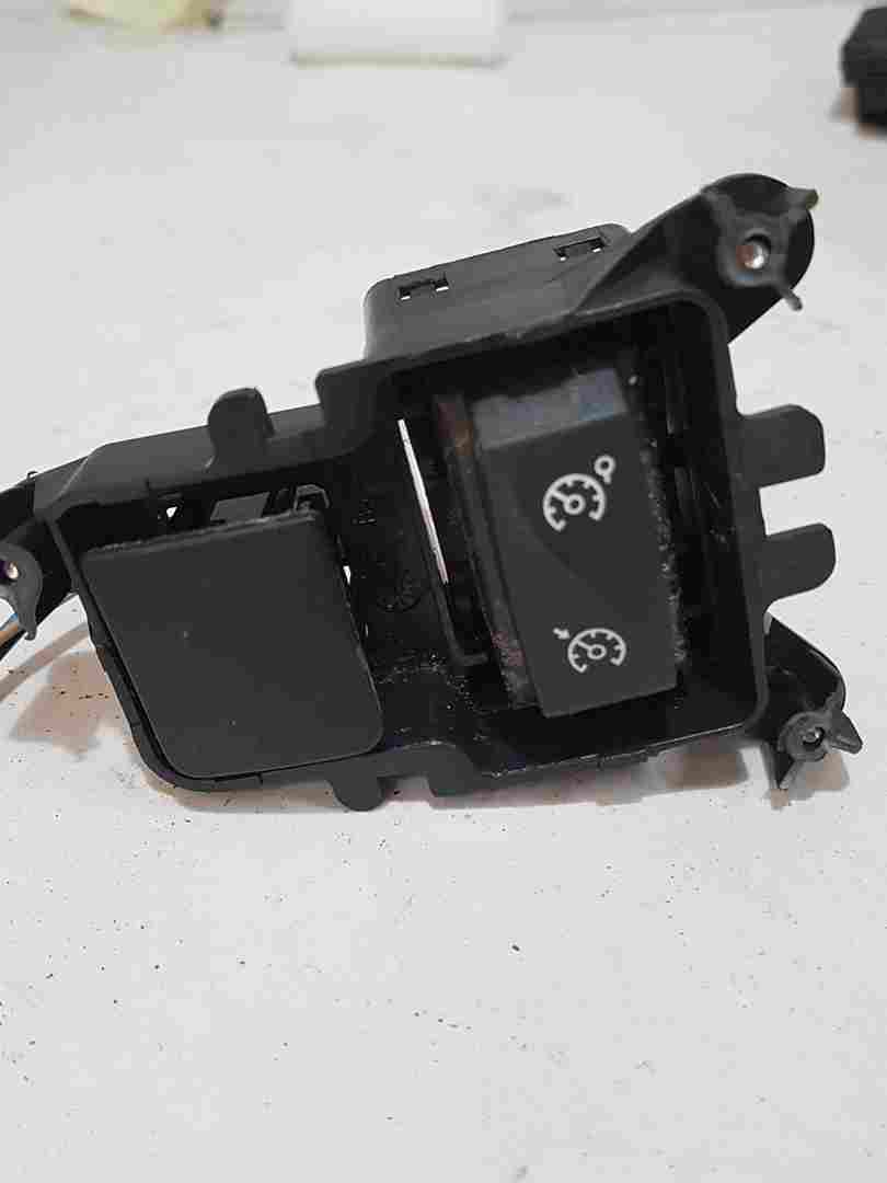 Thumb 2 Renault Clio MK4 2013-2019 Cruise Control Button + Blank Plate