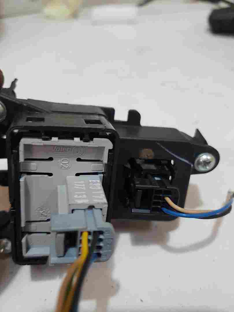 Thumb 4 Renault Clio MK4 2013-2019 Cruise Control Button + Blank Plate