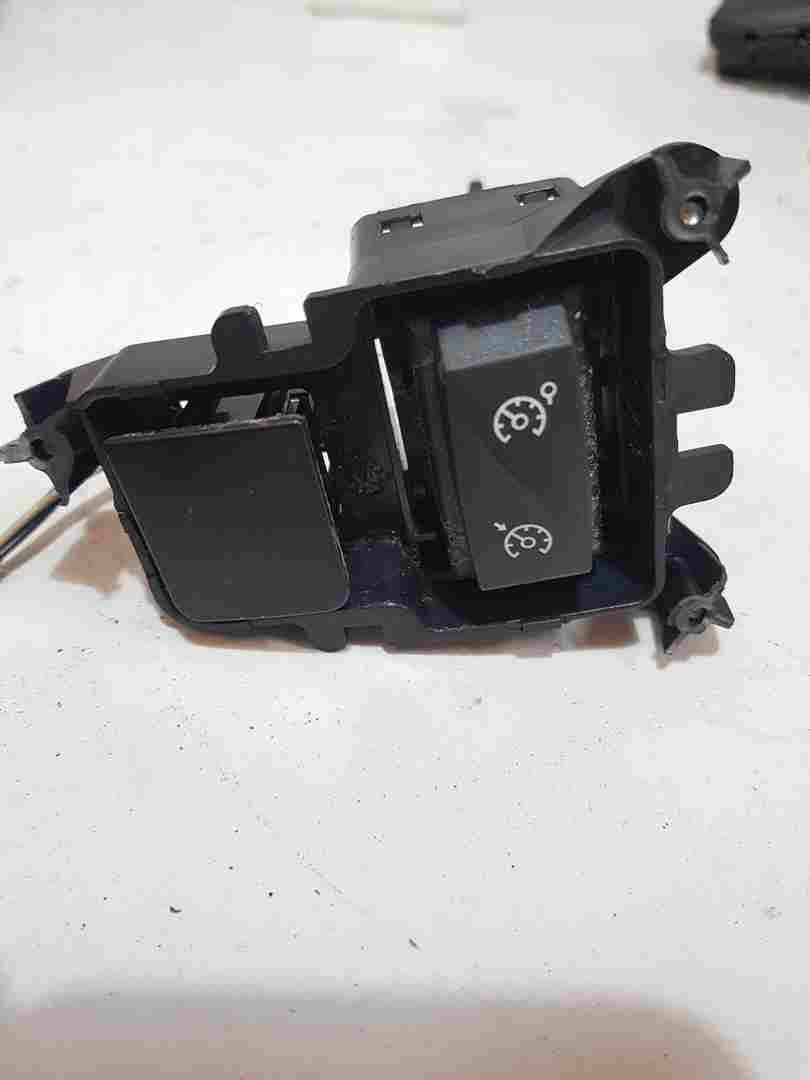 Thumb 5 Renault Clio MK4 2013-2019 Cruise Control Button + Blank Plate