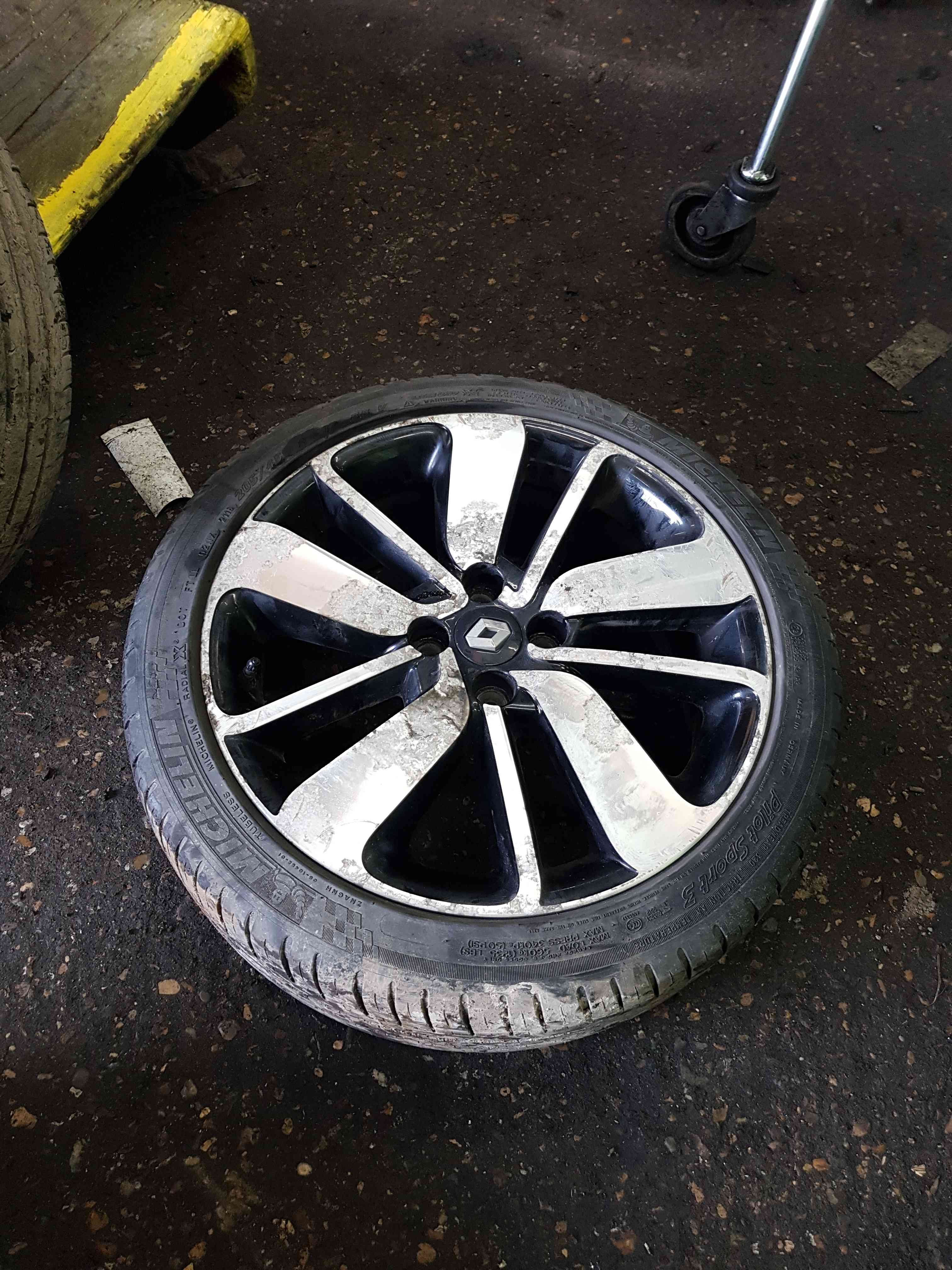 Thumb 11 Renault Clio MK4 2013-2019 Drenalic Alloy Wheel + Tyre 205 45 17 5mm Tread 2/5