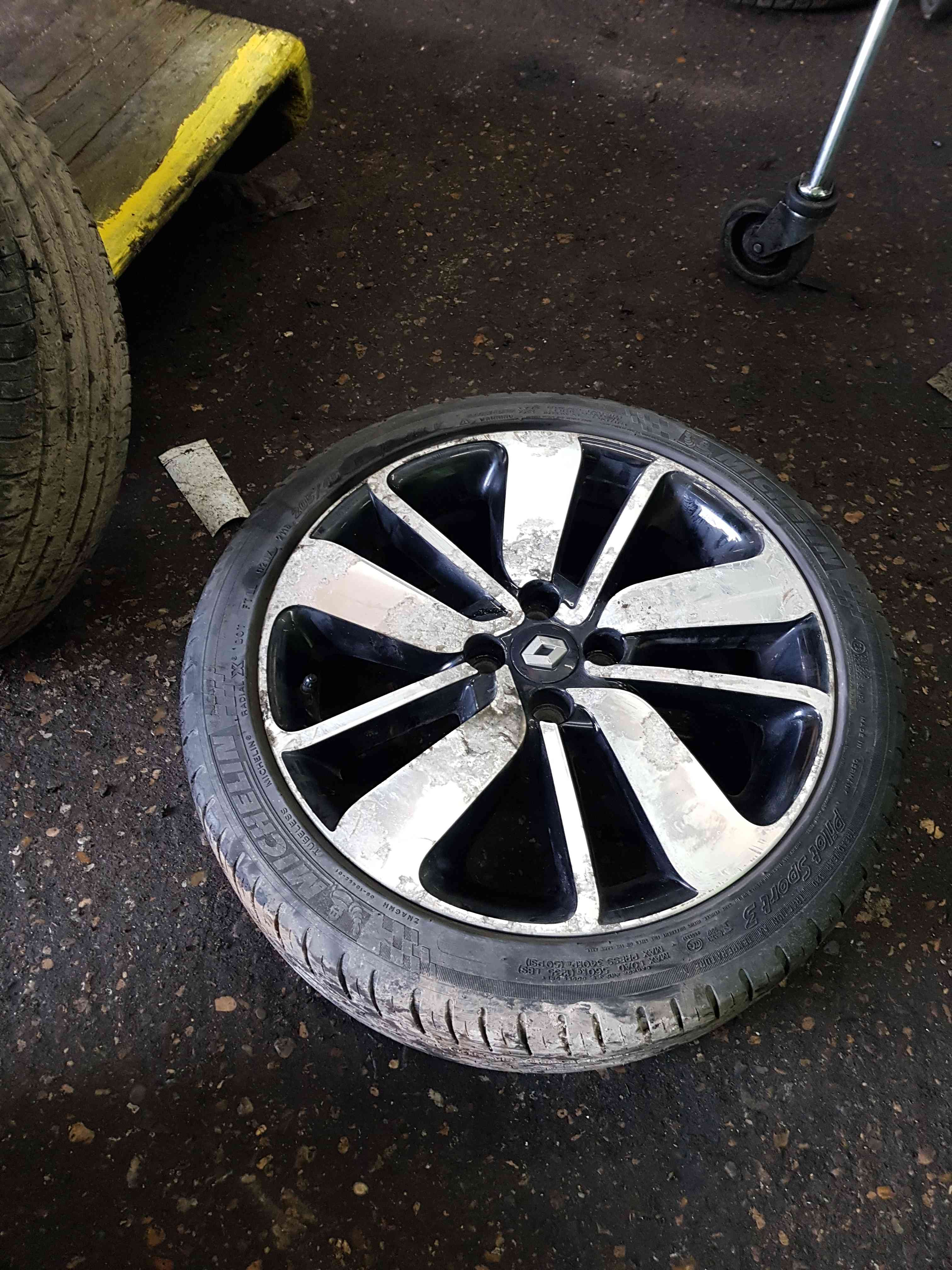 Thumb 10 Renault Clio MK4 2013-2019 Drenalic Alloy Wheel + Tyre 205 45 17 5mm Tread 2/5