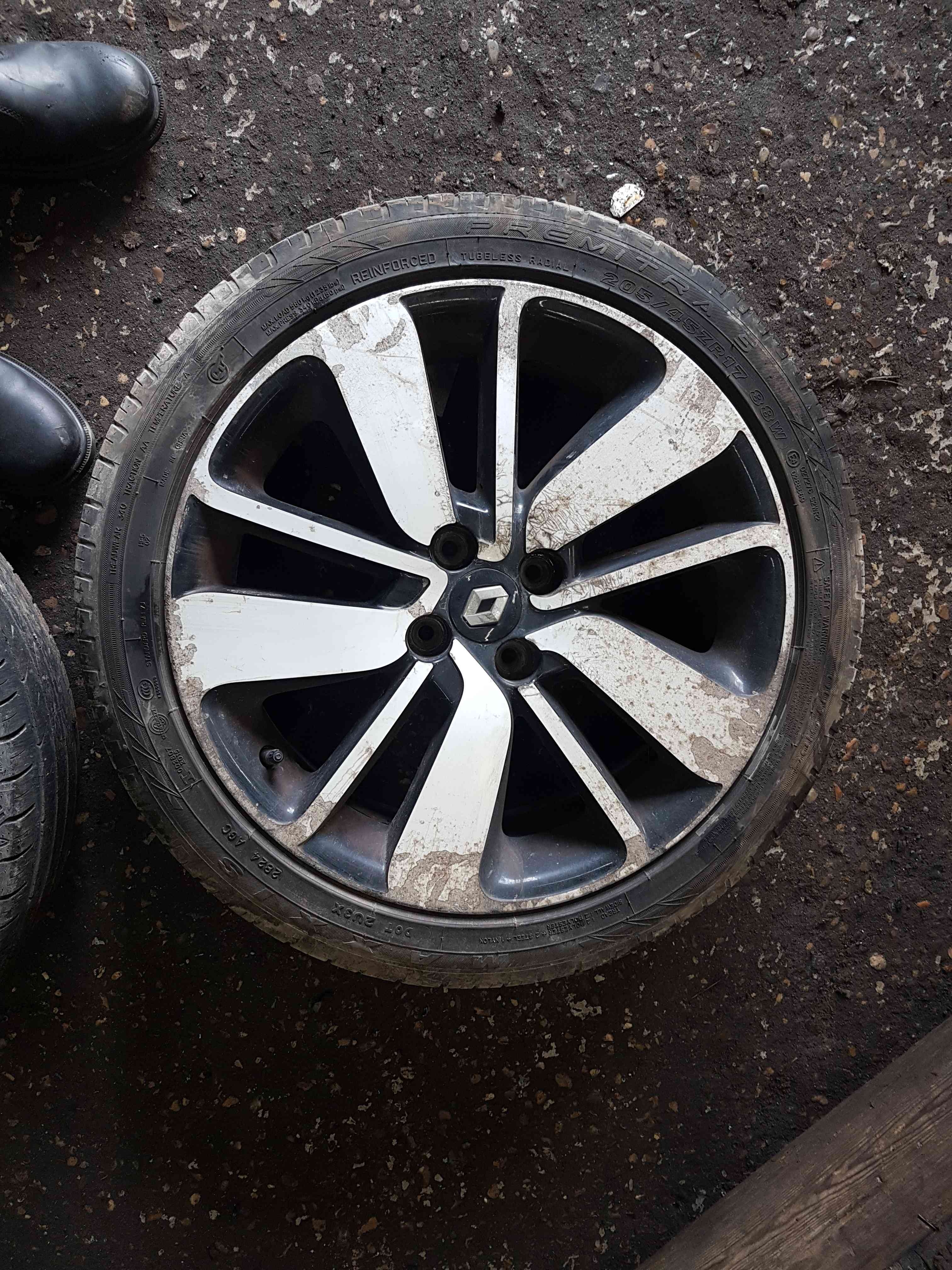 Thumb 2 Renault Clio MK4 2013-2019 Drenalic Alloy Wheel + Tyre 205 45 17 5mm Tread 2/5