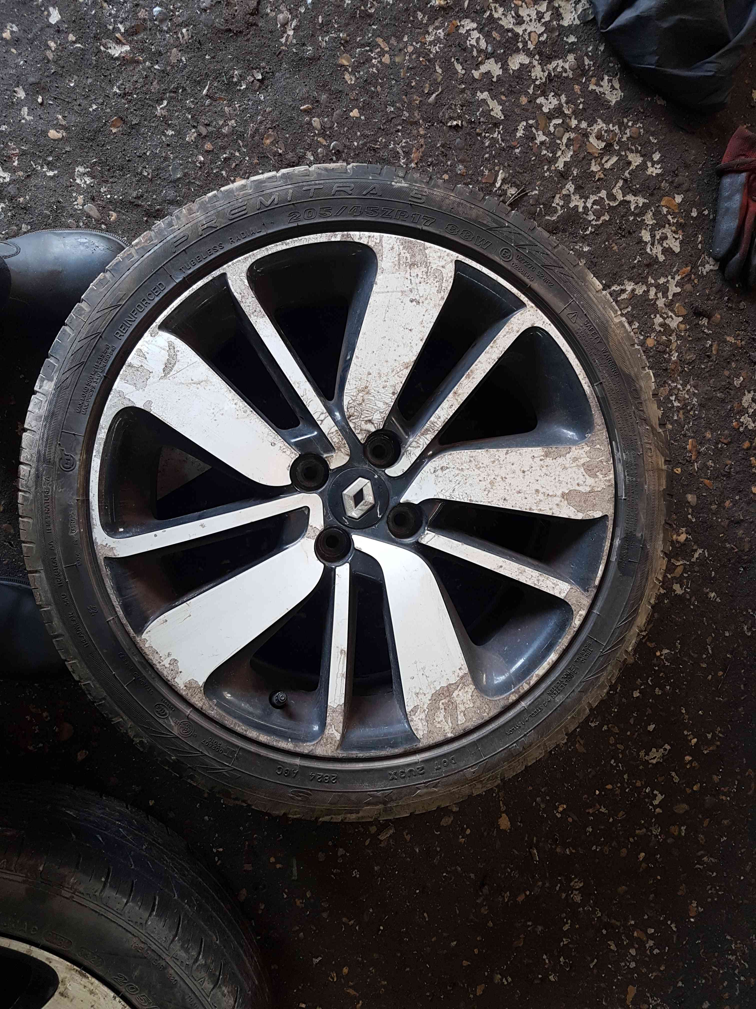 Thumb 13 Renault Clio MK4 2013-2019 Drenalic Alloy Wheel + Tyre 205 45 17 5mm Tread 2/5