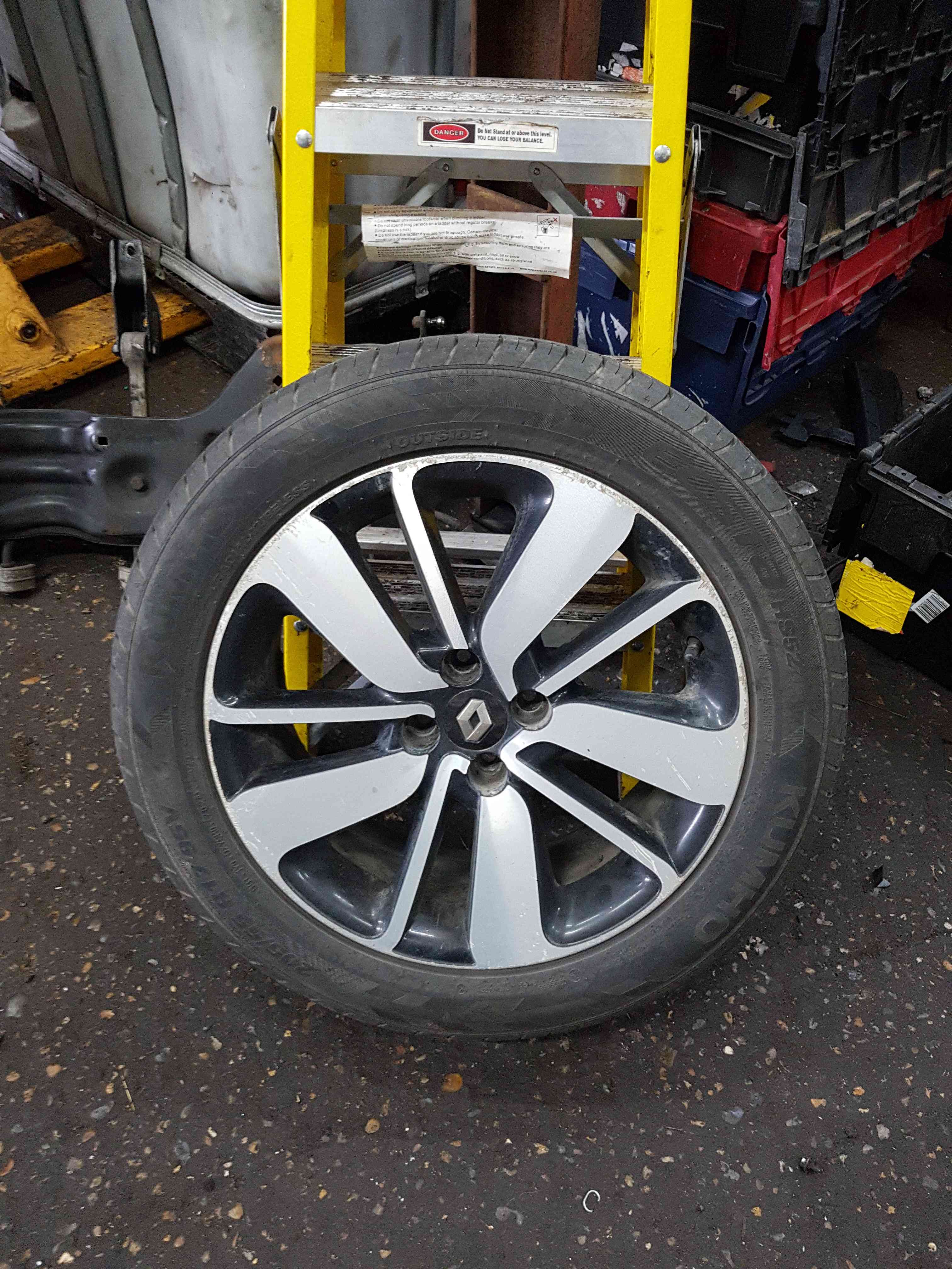 Thumb 6 Renault Clio MK4 2013-2019 Drenalic Alloy Wheel 17Inch 3/5 6Mm Tyre 205 45 17