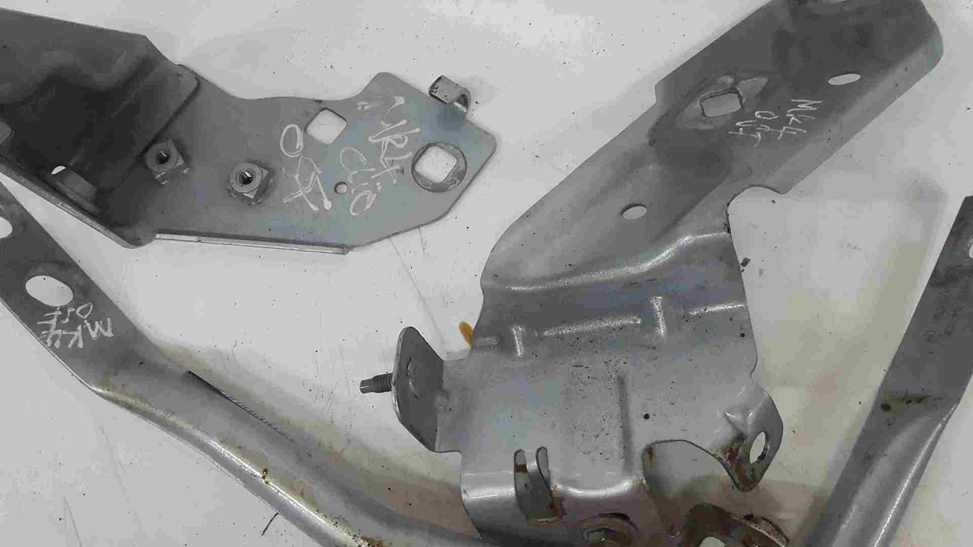 Thumb 2 Renault Clio MK4 2013-2019 Drivers OSF Front Bumper Wing Bracket Set 625b42288R