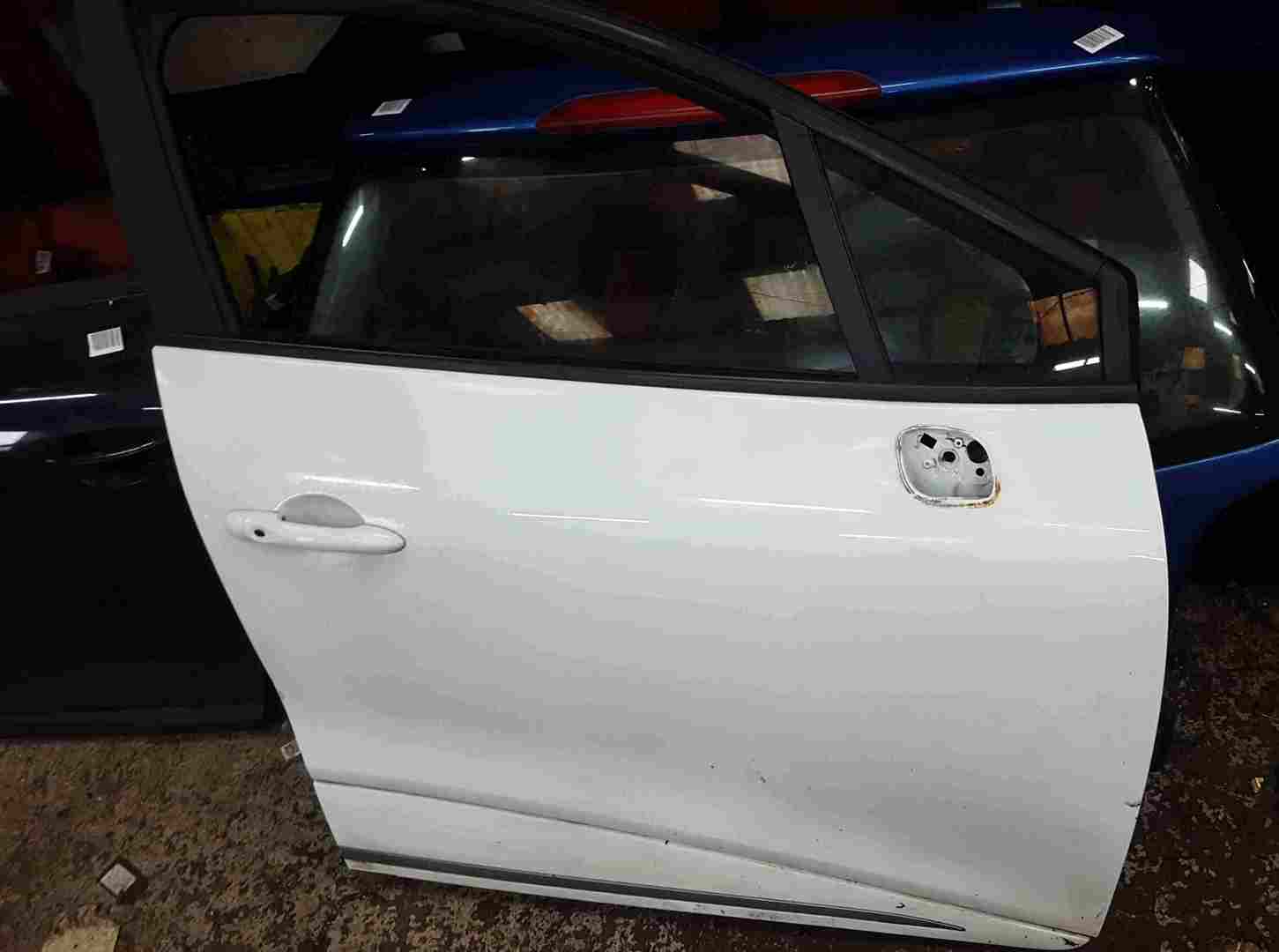 Thumb 2 Renault Clio MK4 2013-2019 Drivers OSF Front Door White OV369 White Strip