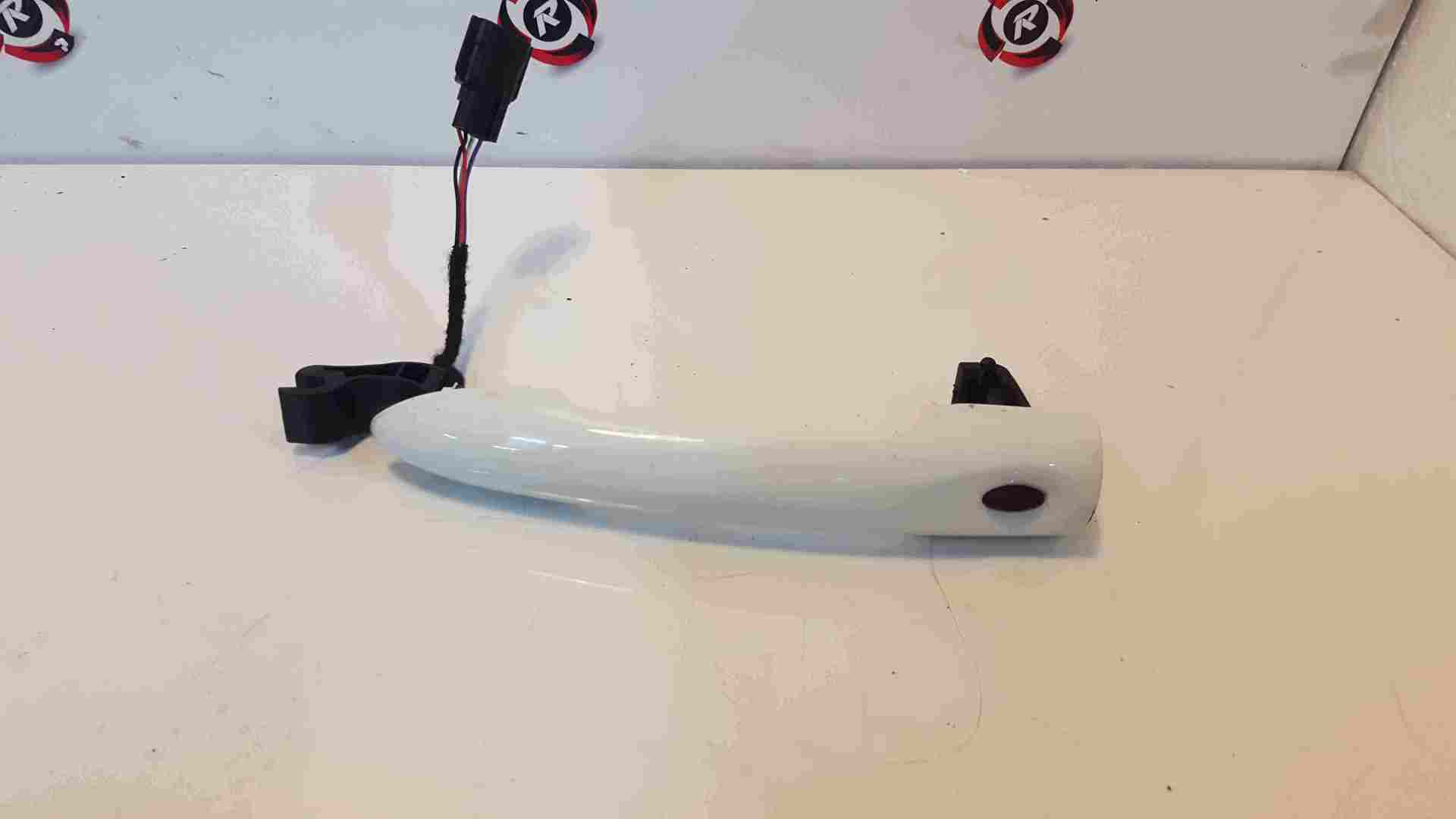 Renault Clio MK4 2013-2019 Drivers OSF Front Exterior Door Handle White