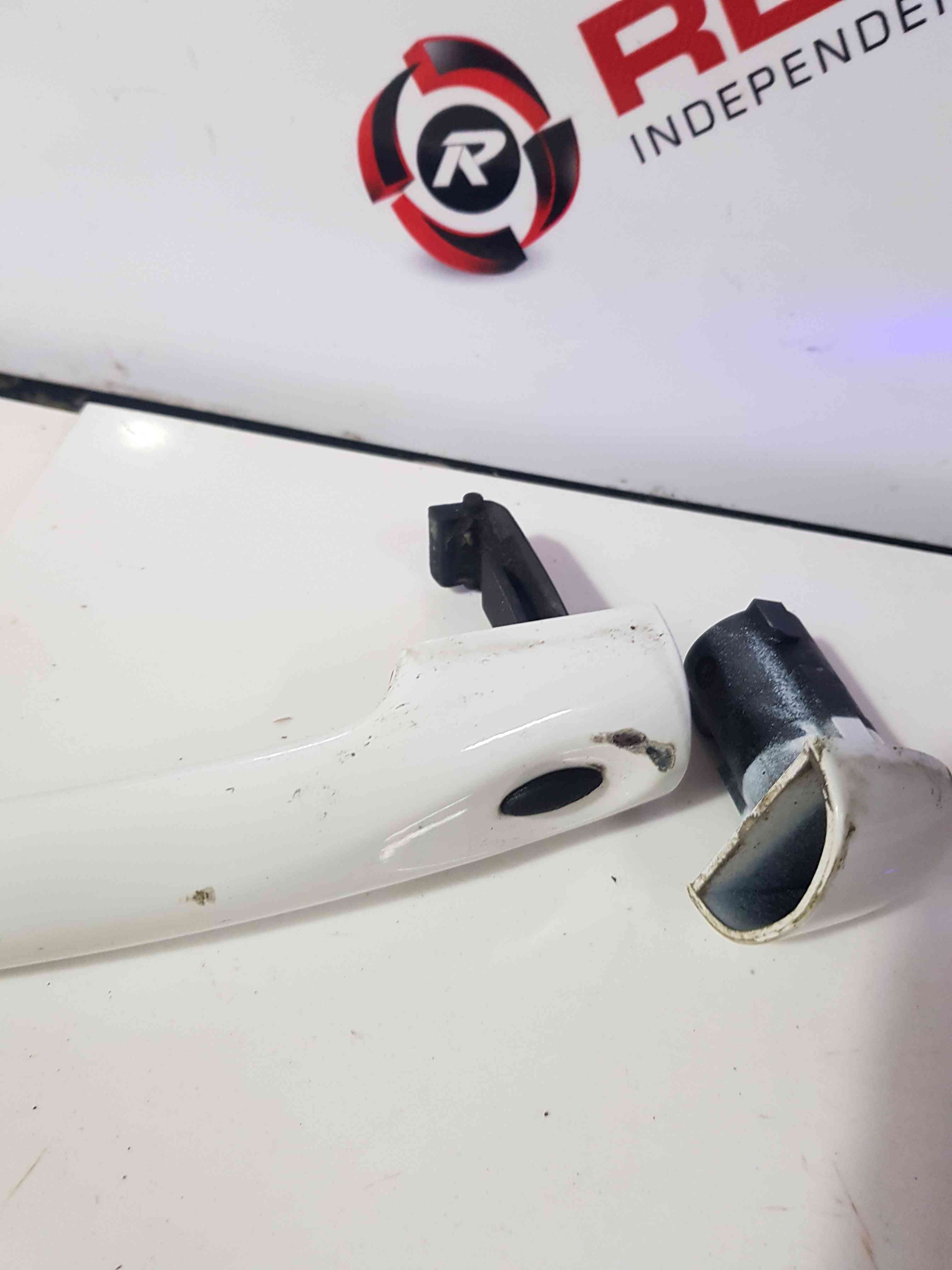 Thumb 6 Renault Clio MK4 2013-2019 Drivers OSF Front Exterior Door Handle White