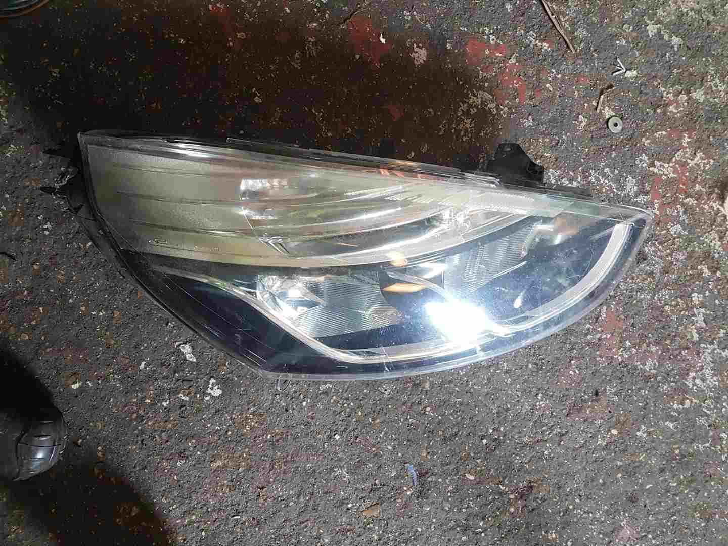 Renault Clio MK4 2013-2019 Drivers OSF Front Headlight 260102482R
