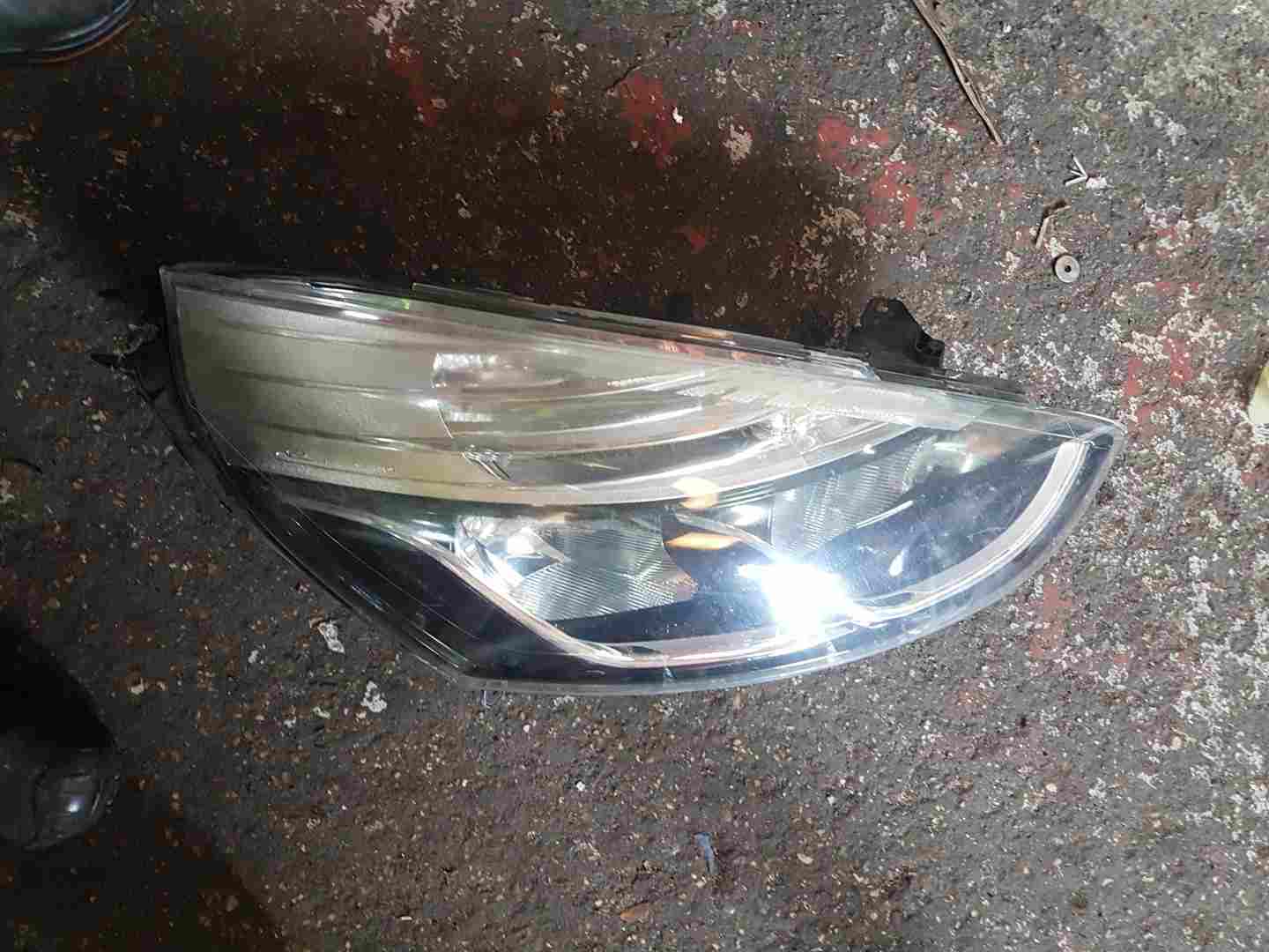 Thumb 2 Renault Clio MK4 2013-2019 Drivers OSF Front Headlight 260102482R