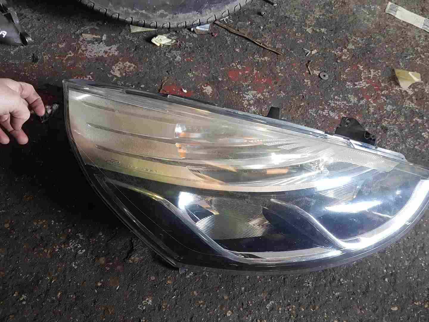 Thumb 3 Renault Clio MK4 2013-2019 Drivers OSF Front Headlight 260102482R