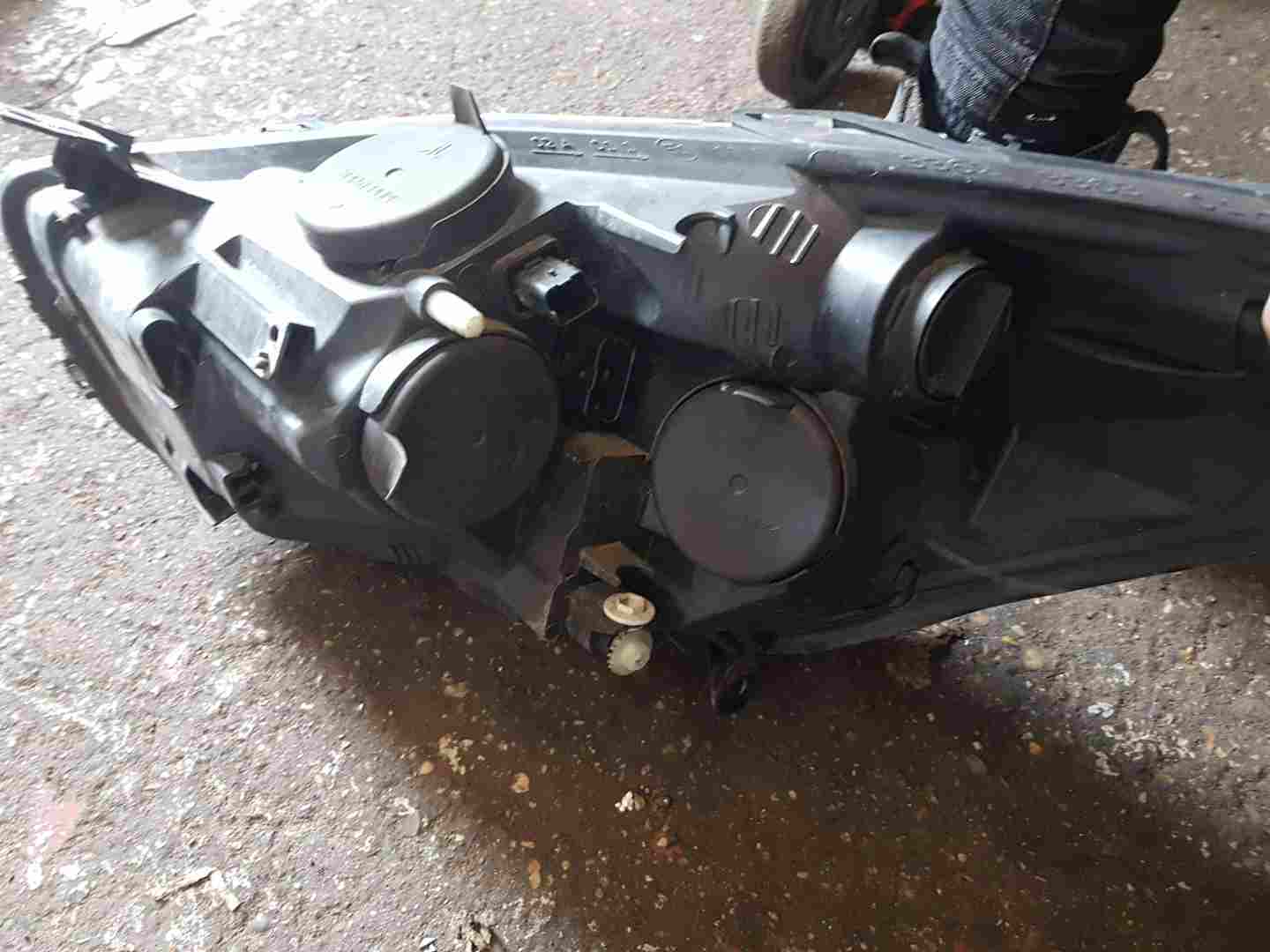 Thumb 6 Renault Clio MK4 2013-2019 Drivers OSF Front Headlight 260102482R